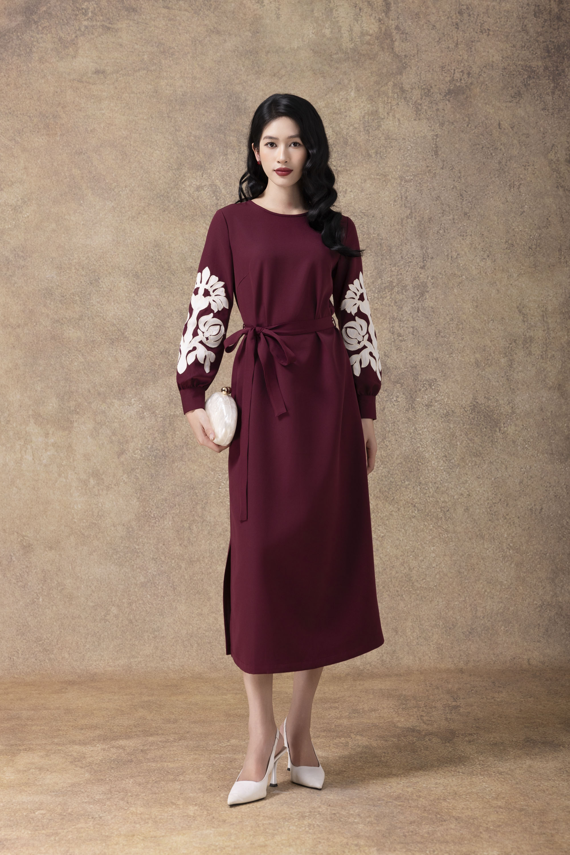 SWANLAKE | Váy Đầm Maxi Nữ Vải Lụa Dày Cao Cấp Cổ Tròn Tay Dài Thêu Hoa Dây Thắt Eo Dự Tiệc D13132LW01