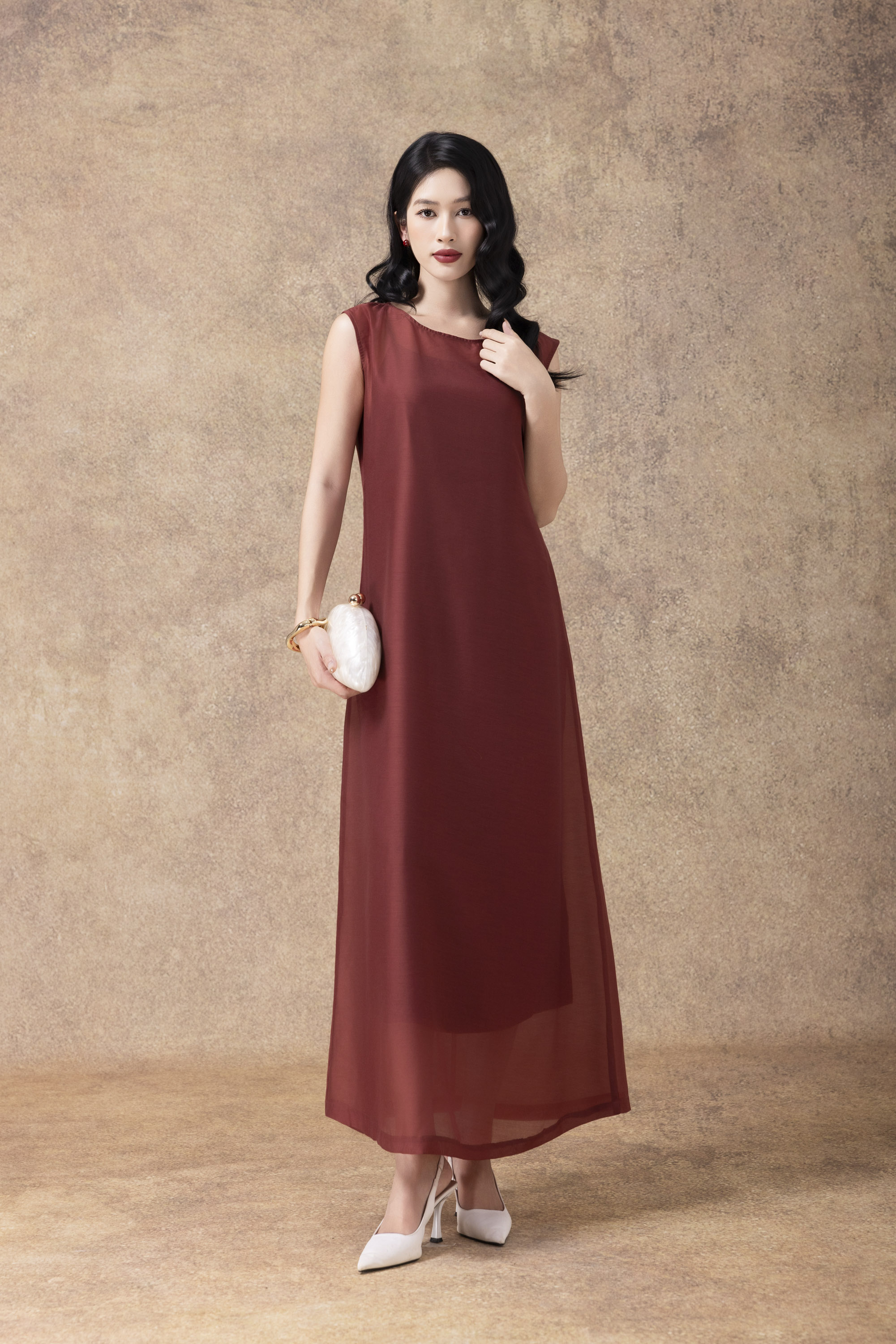 SWANLAKE | Váy Đầm Nữ Maxi Suông Sát Nách Cổ Tròn Vải Tơ Lót Lụa Trơn Cài Nút Sau Đi Tiệc D13152LW01