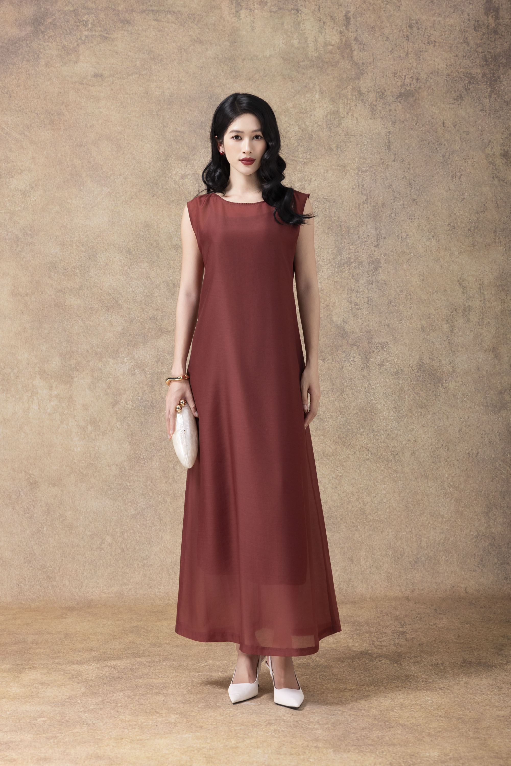 SWANLAKE | Váy Đầm Nữ Maxi Suông Sát Nách Cổ Tròn Vải Tơ Lót Lụa Trơn Cài Nút Sau Đi Tiệc D13152LW01