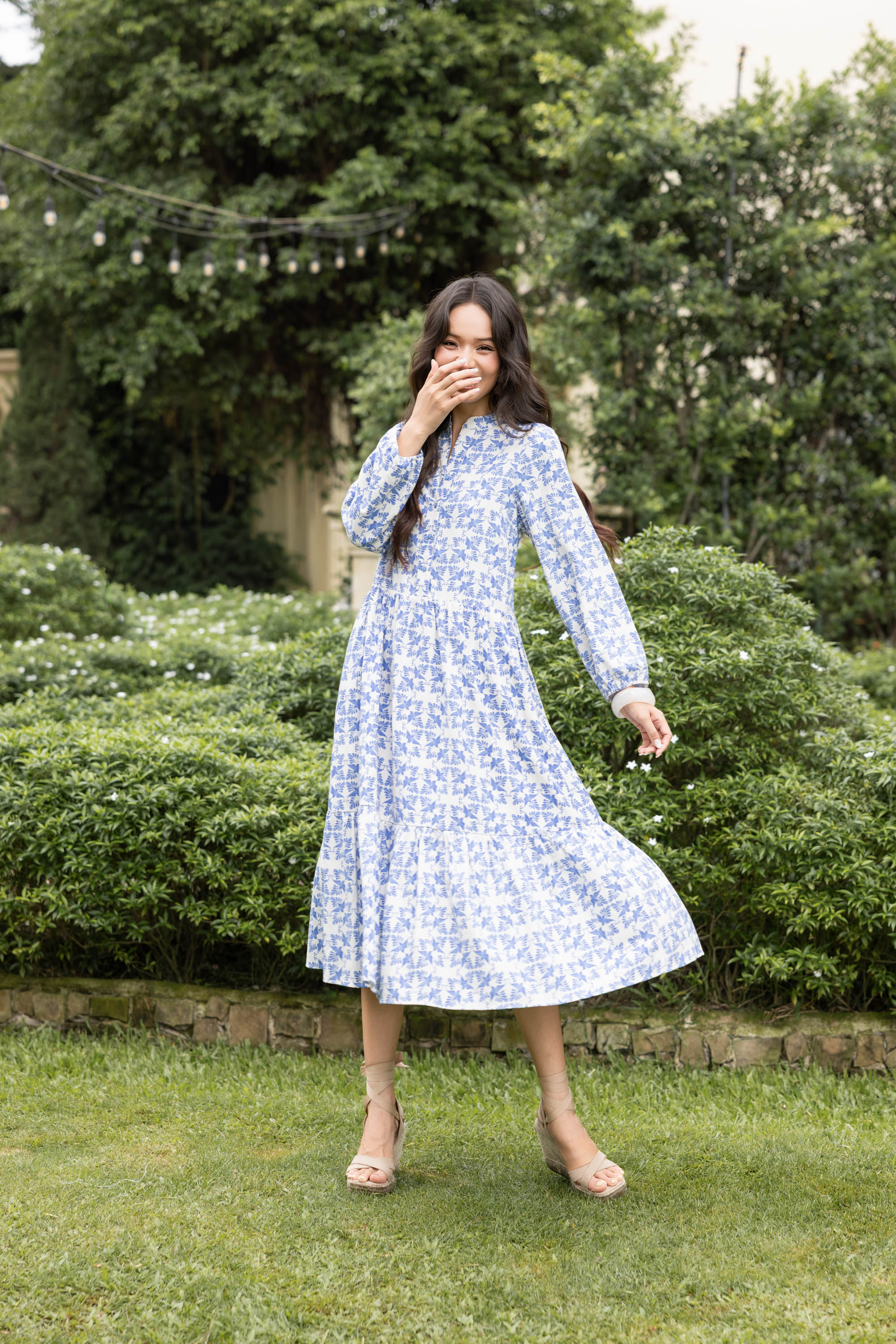 SWANLAKE | Váy Đầm Nữ Suông Maxi Đuôi Cá Xòe Vải Linen Bông Cổ Trụ Xẻ Tay Dài Du Lịch Biển D12394LW13