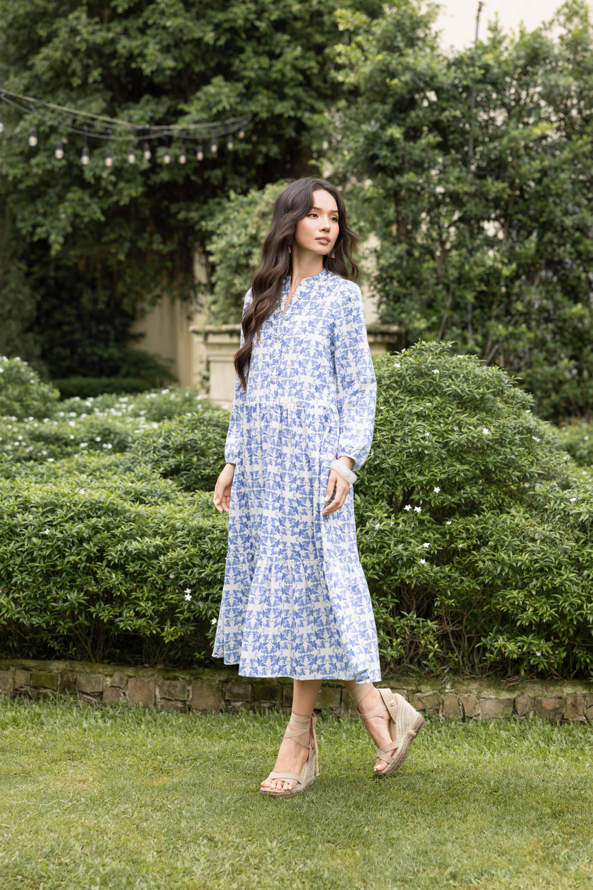 SWANLAKE | Váy Đầm Nữ Suông Maxi Đuôi Cá Xòe Vải Linen Bông Cổ Trụ Xẻ Tay Dài Du Lịch Biển D12394LW13