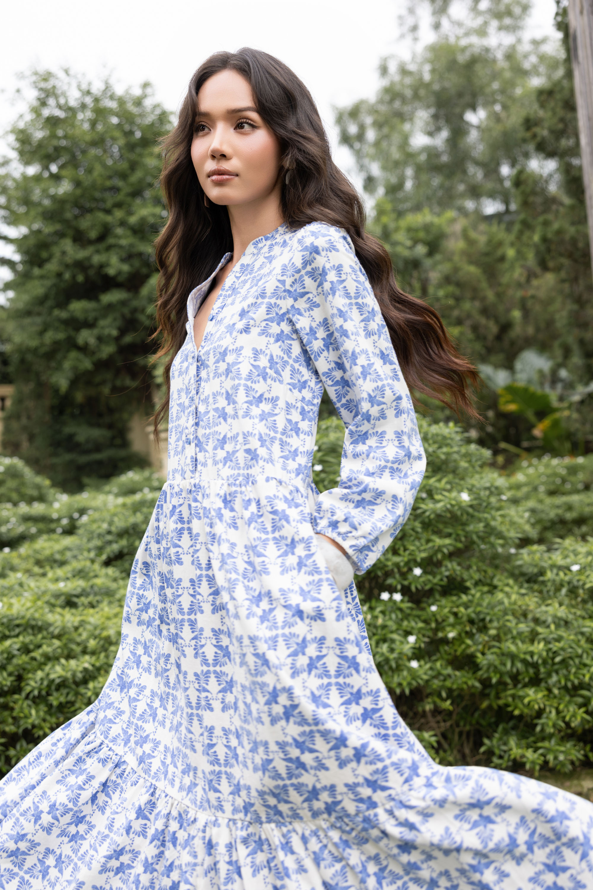 SWANLAKE | Váy Đầm Nữ Suông Maxi Đuôi Cá Xòe Vải Linen Bông Cổ Trụ Xẻ Tay Dài Du Lịch Biển D12394LW13