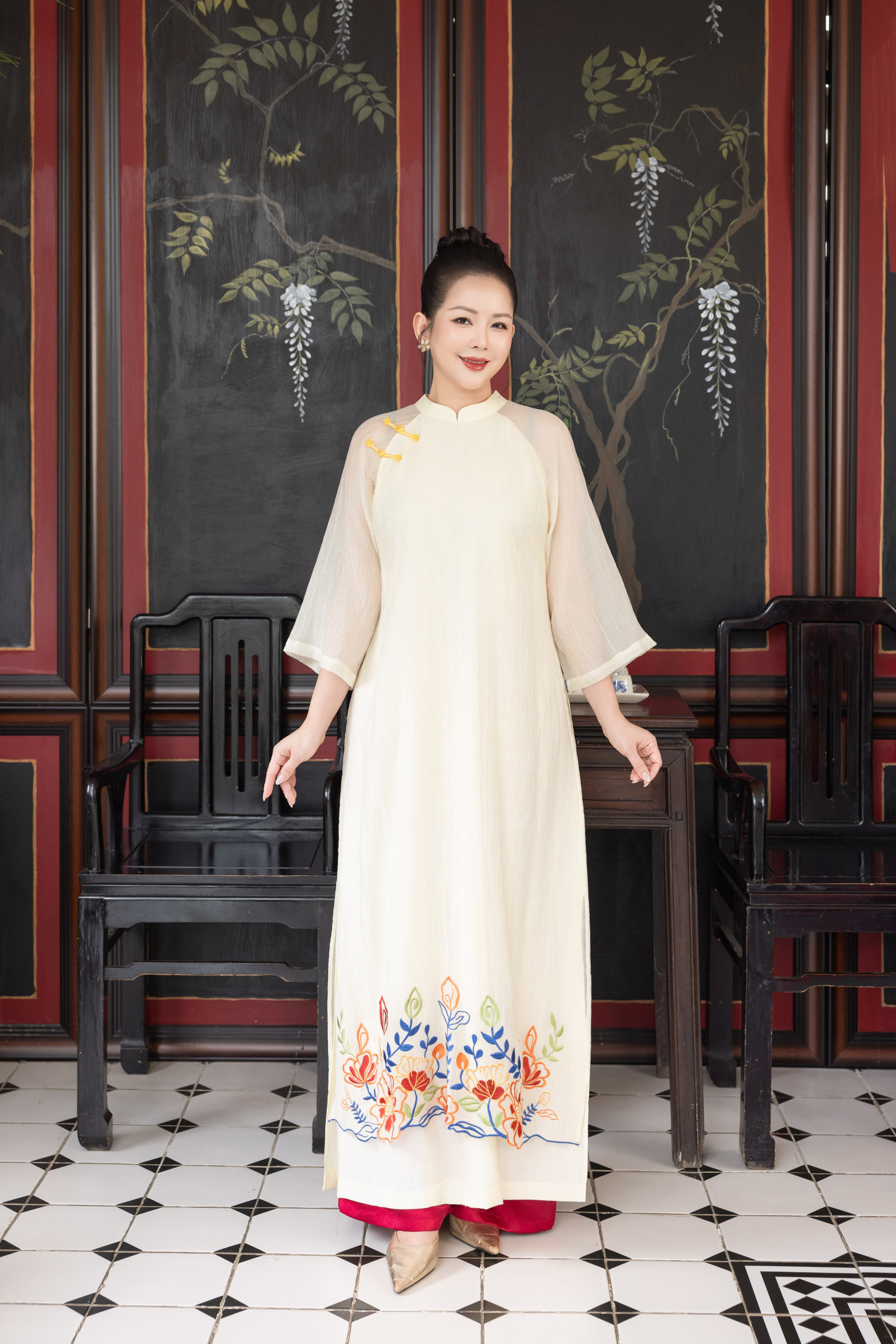 Áo Dài Cách Tân Nữ Suông Vải Xốp Hàn Tà Kép Thêu Hoa L13969LW01