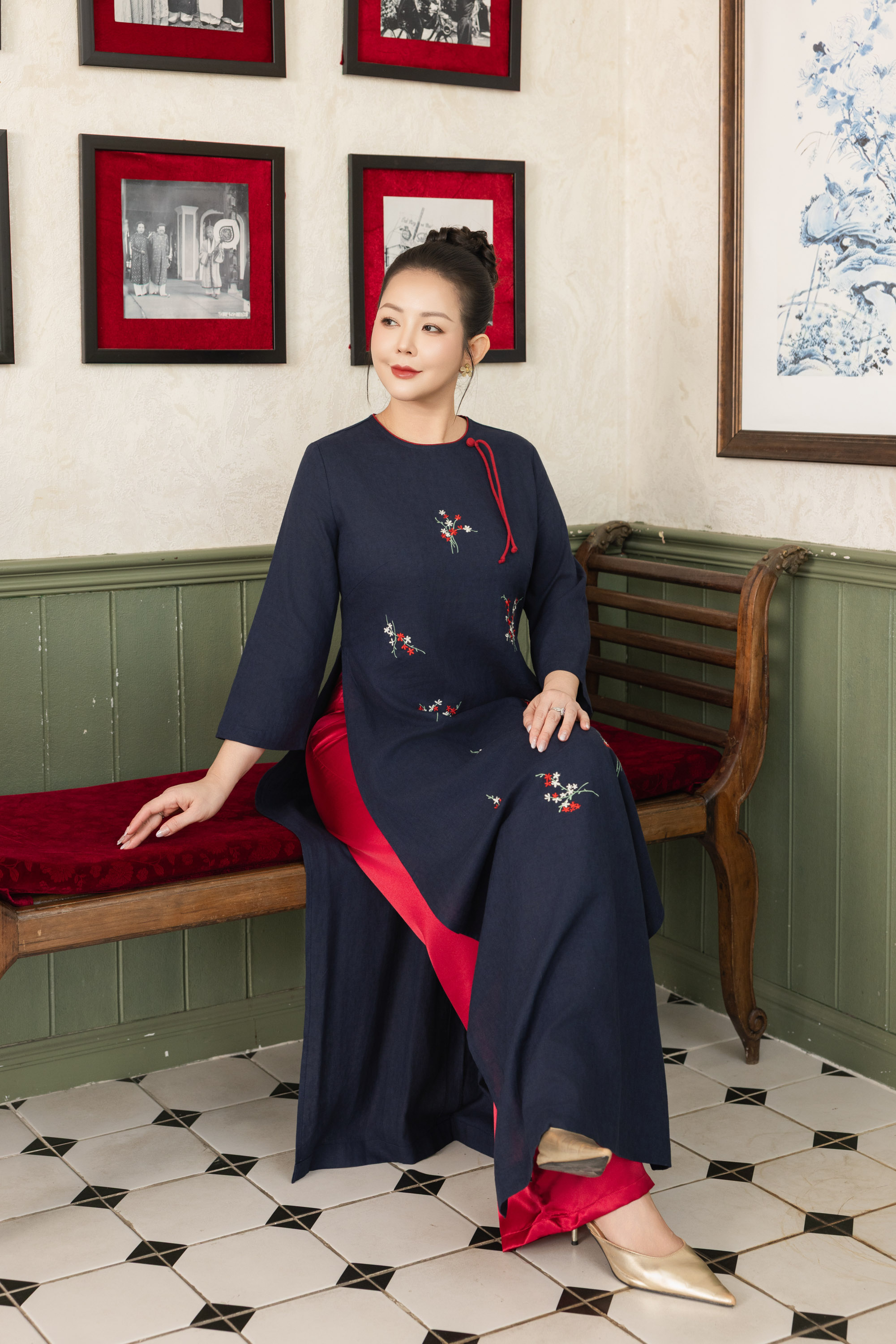 Áo Dài Cách Tân Suông Linen Thêu Hoa L14229LW01