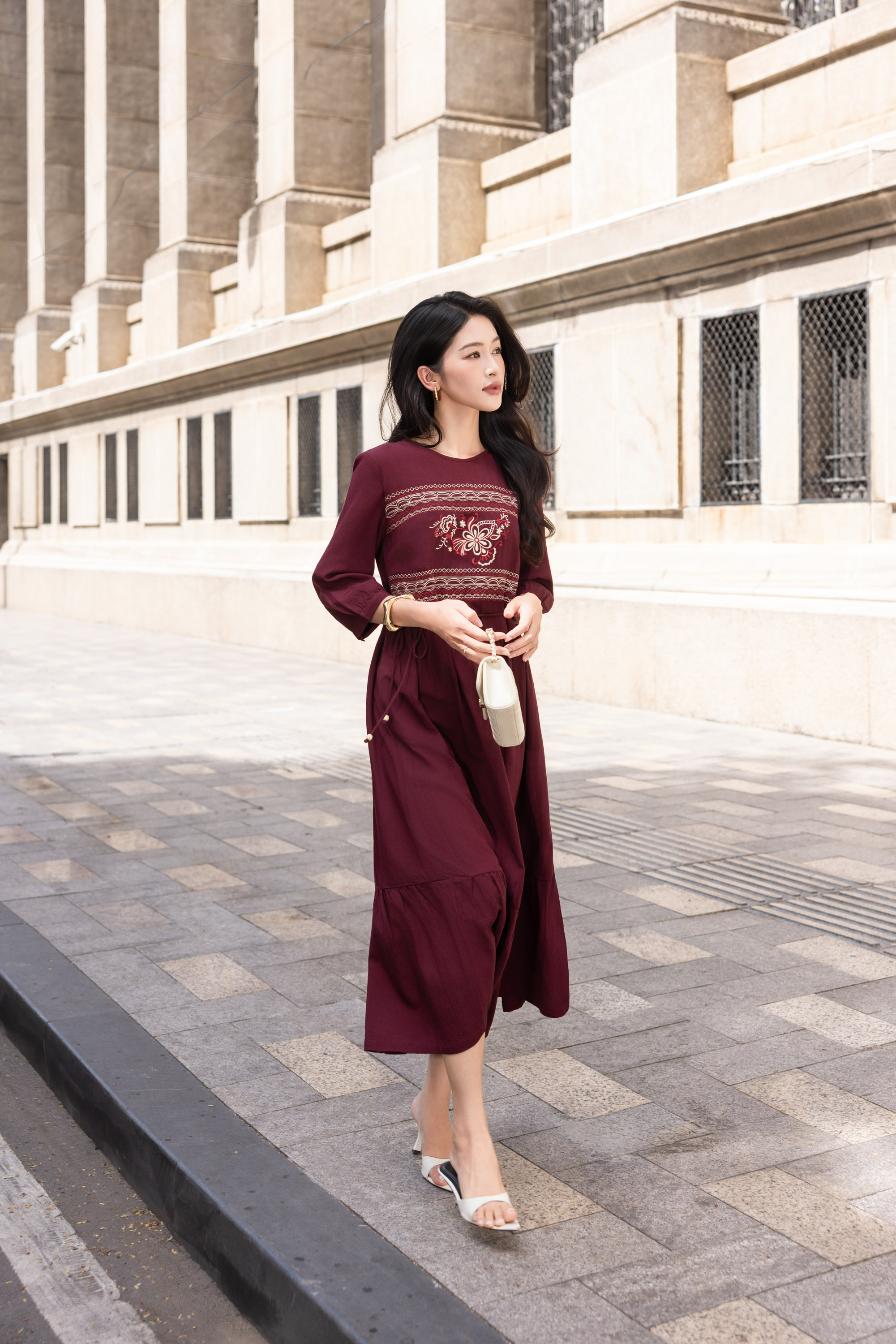 SWANLAKE | Váy Đầm Nữ Maxi Đuôi Cá Xòe Vải Linen Hàn Thêu Hoa Cổ Tròn Tay Lỡ Dây Thắt Eo D13700LW01