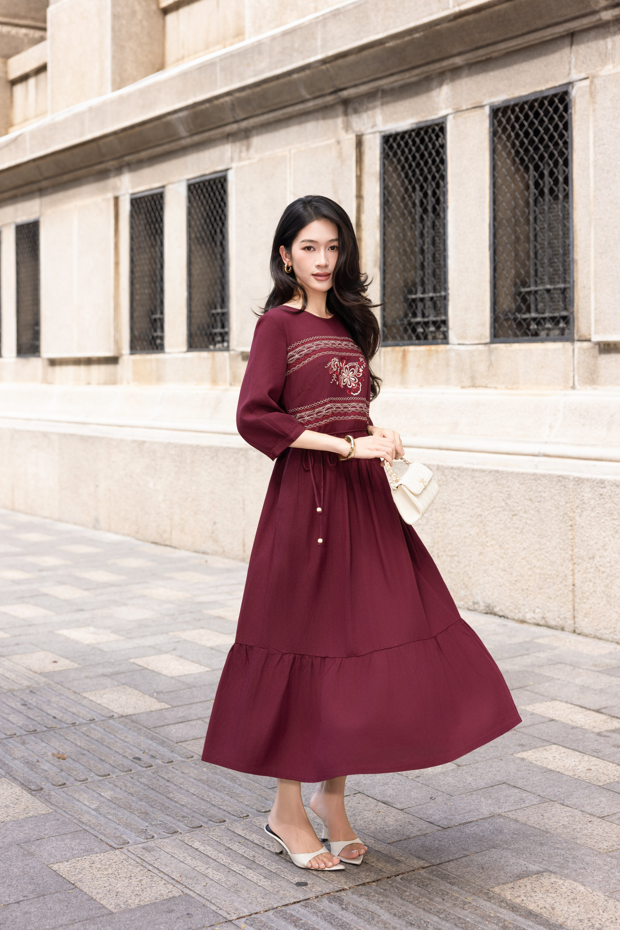 SWANLAKE | Váy Đầm Nữ Maxi Đuôi Cá Xòe Vải Linen Hàn Thêu Hoa Cổ Tròn Tay Lỡ Dây Thắt Eo D13700LW01
