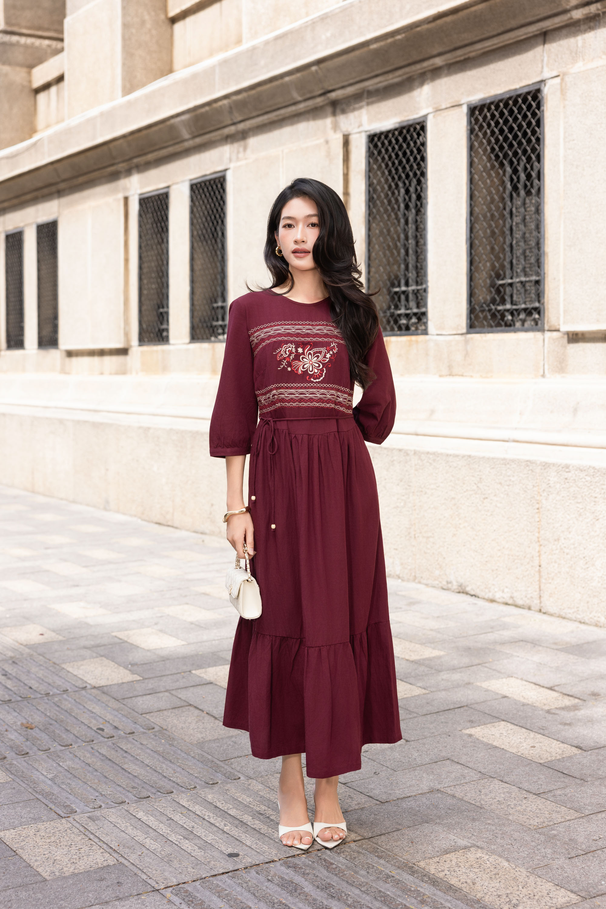 SWANLAKE | Váy Đầm Nữ Maxi Đuôi Cá Xòe Vải Linen Hàn Thêu Hoa Cổ Tròn Tay Lỡ Dây Thắt Eo D13700LW01