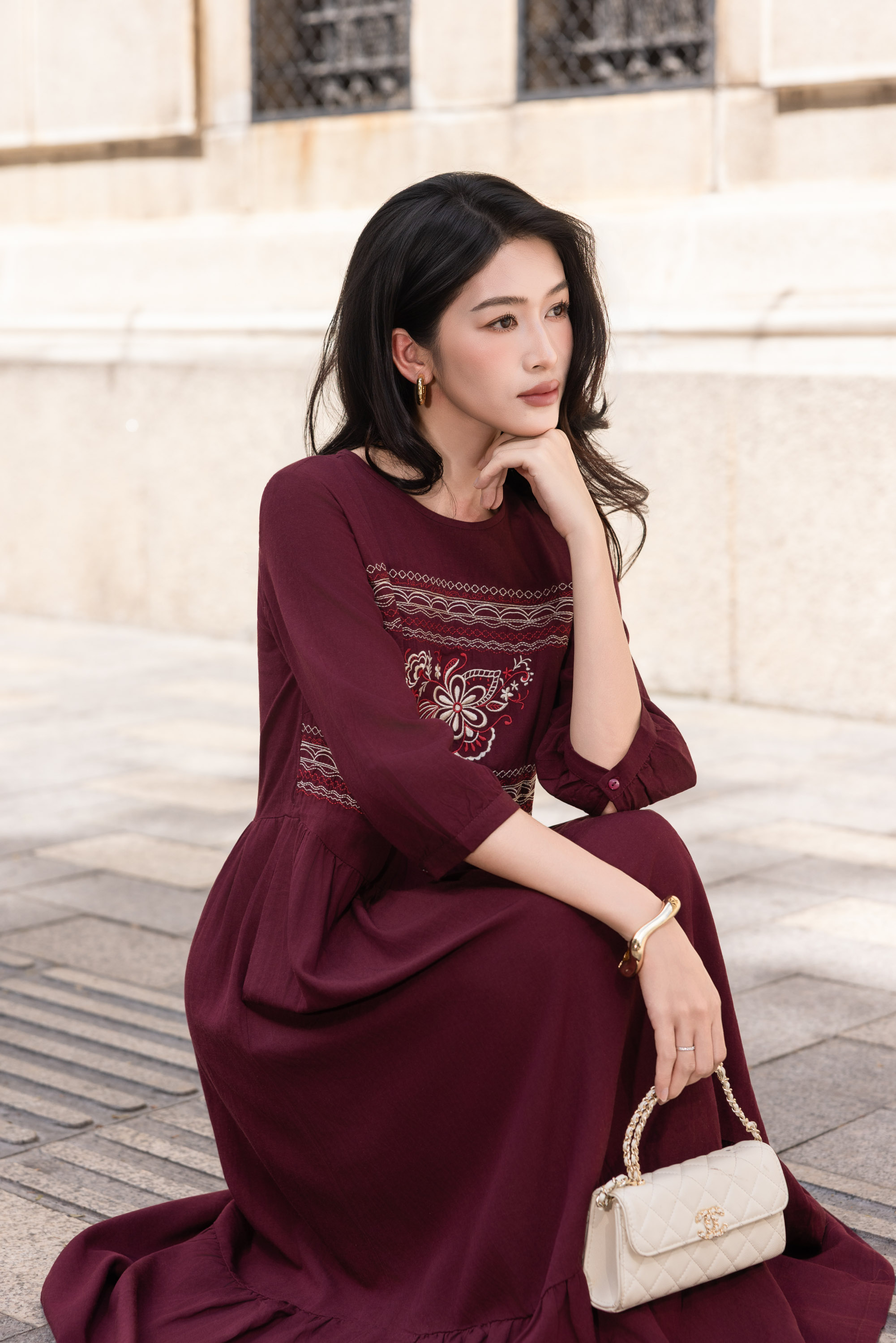 SWANLAKE | Váy Đầm Nữ Maxi Đuôi Cá Xòe Vải Linen Hàn Thêu Hoa Cổ Tròn Tay Lỡ Dây Thắt Eo D13700LW01