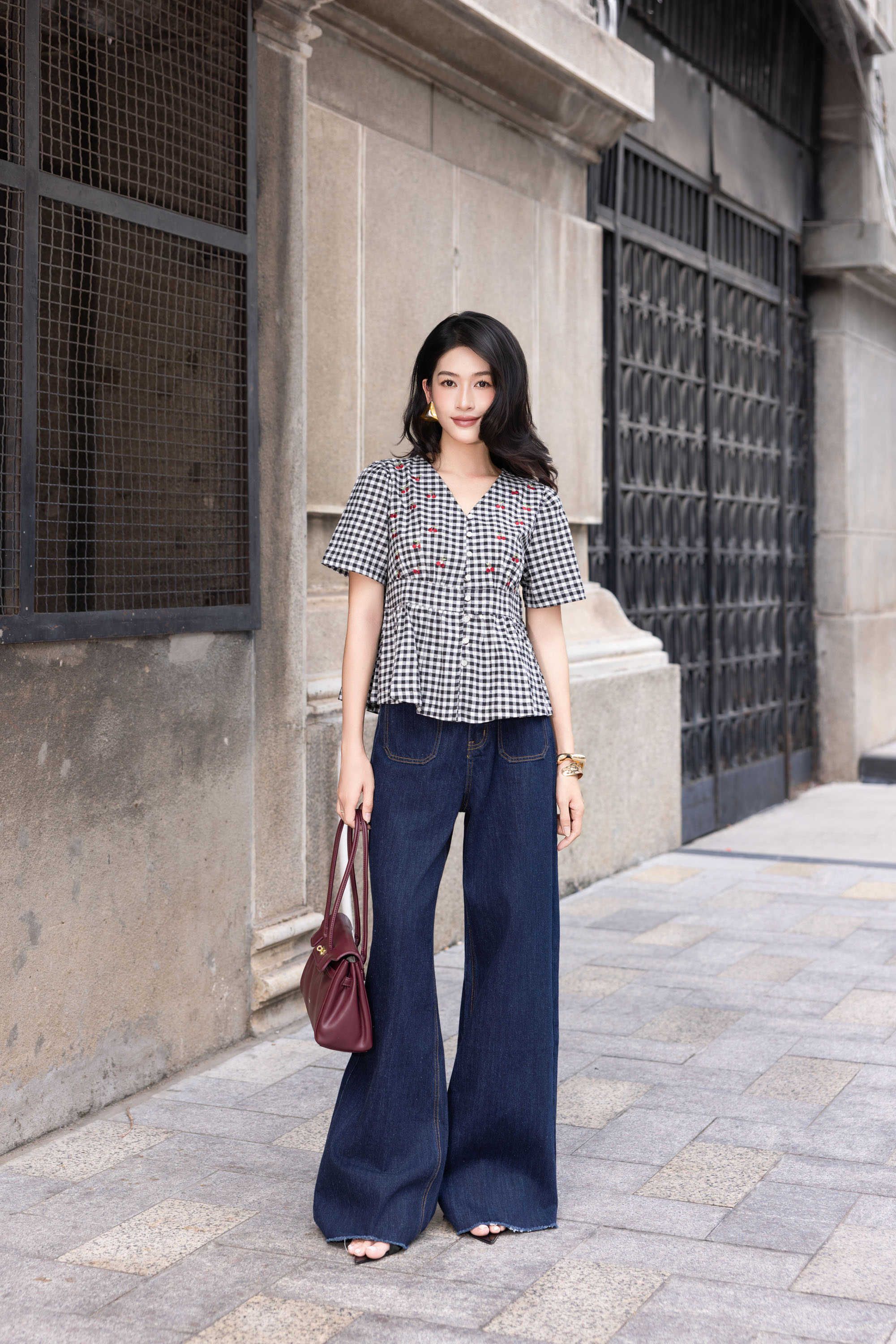 SWANLAKE | Áo Kiểu Nữ Dáng Babydoll Kẻ Sọc Caro Cài Nút Cổ Chữ V Chất Linen Tay Ngắn Dạo Phố A13917LW01
