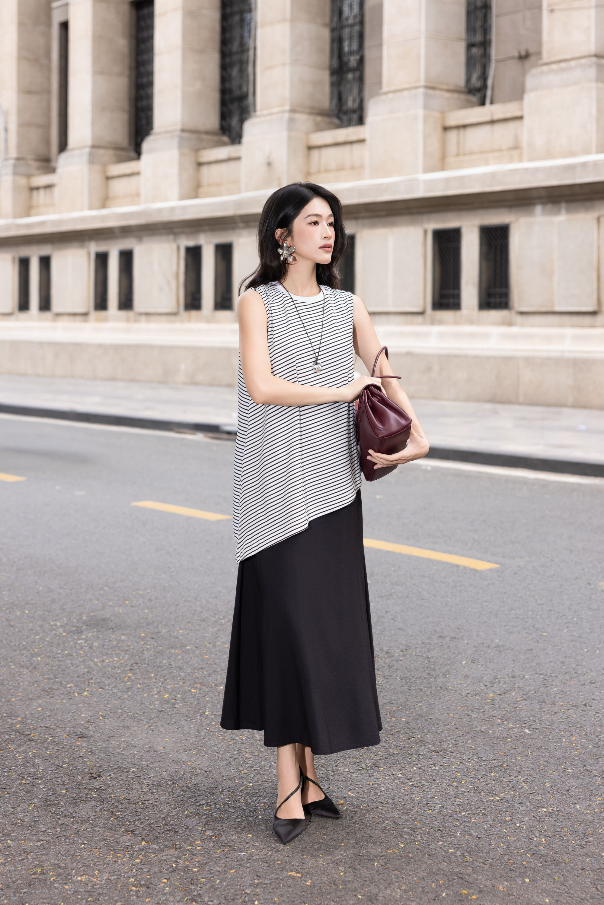 SWANLAKE | Váy Đầm Nữ Dài Phối Áo Sát Nách Vạt Chéo Kẻ Sọc Vải Thun Linen Hàn Cổ Tròn Dạo Phố D13847LW01