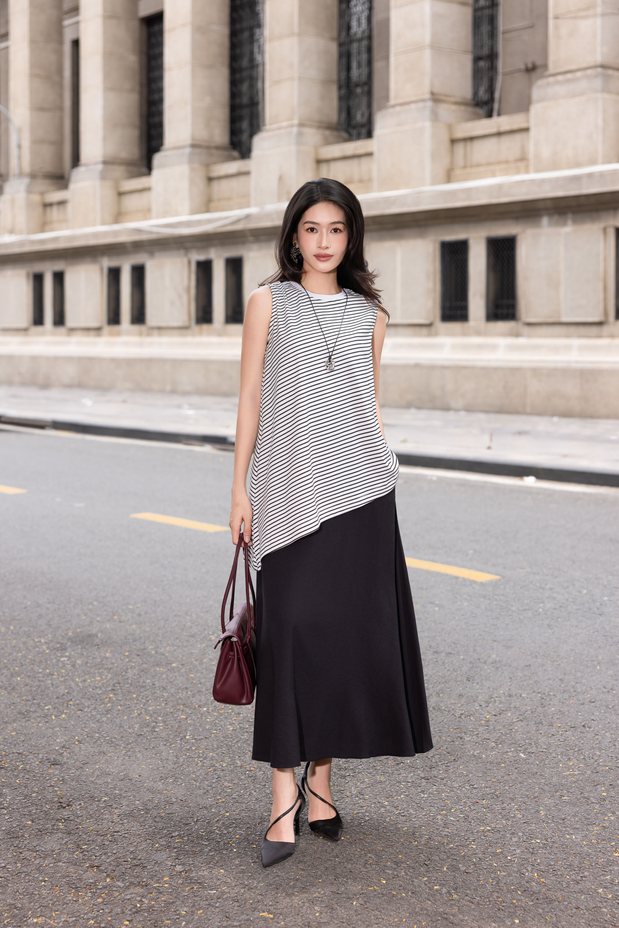 SWANLAKE | Váy Đầm Nữ Dài Phối Áo Sát Nách Vạt Chéo Kẻ Sọc Vải Thun Linen Hàn Cổ Tròn Dạo Phố D13847LW01