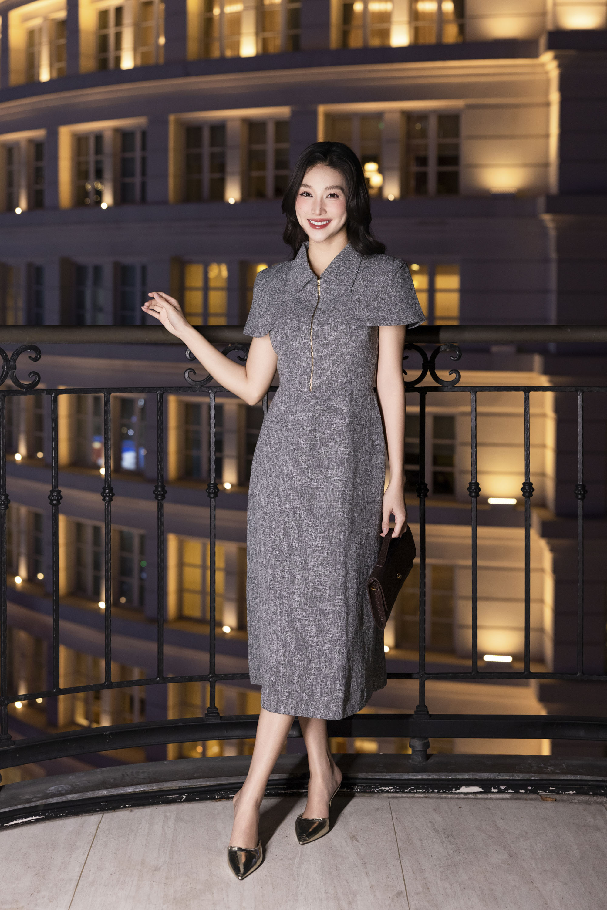 SWANLAKE | Váy Đầm Midi Nữ Chất Vải Dạ Cổ Sơ Mi Khóa Kéo Tay Ngắn Nhấn Eo Công Sở Đi Tiệc D13353MW01 Vải Nỉ