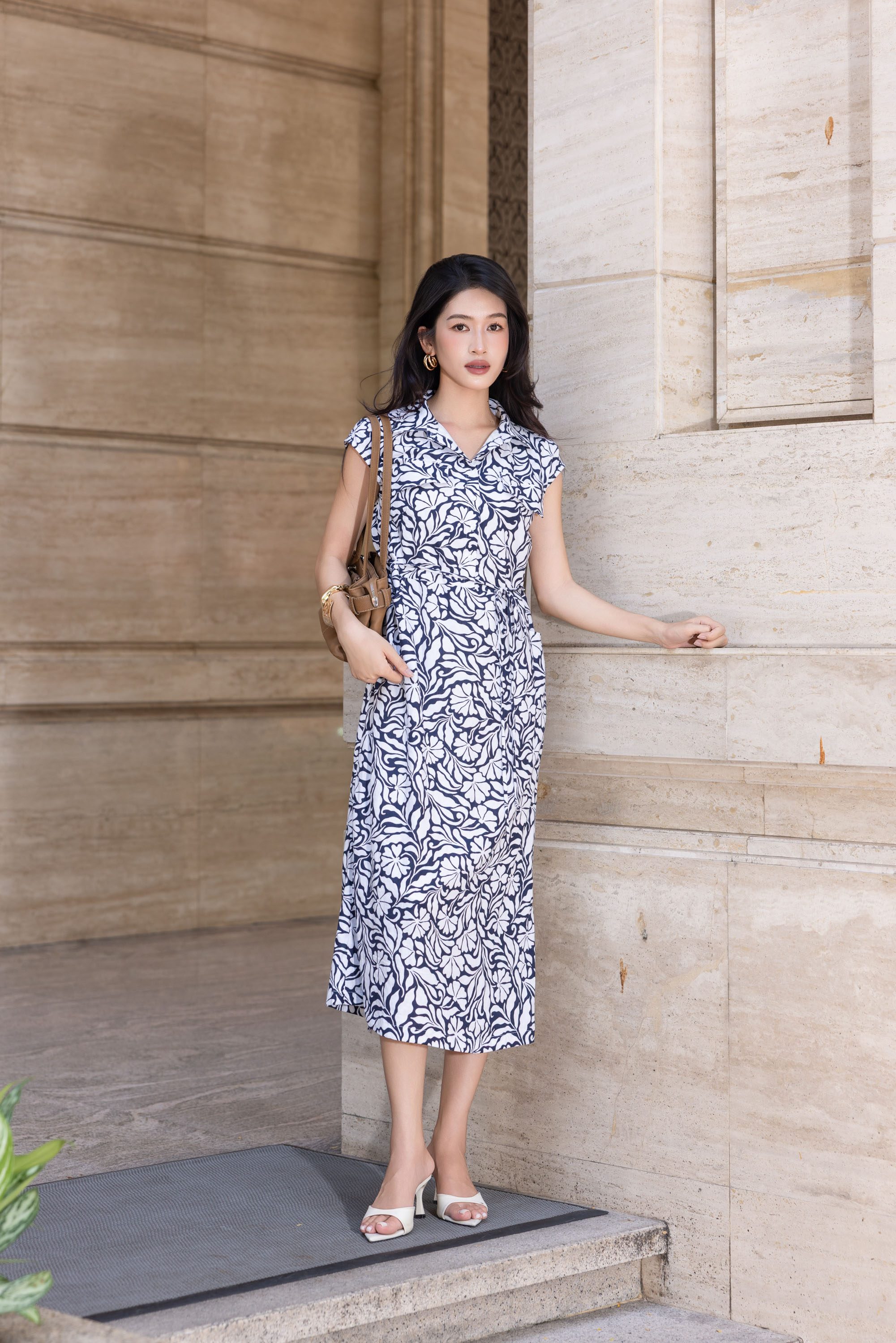 SWANLAKE | Váy Đầm Nữ Dáng Suông Cổ Sơ Mi Vải Linen In Hoa Tay Hến Có Túi Dây Thắt Eo Công Sở D13644LW02
