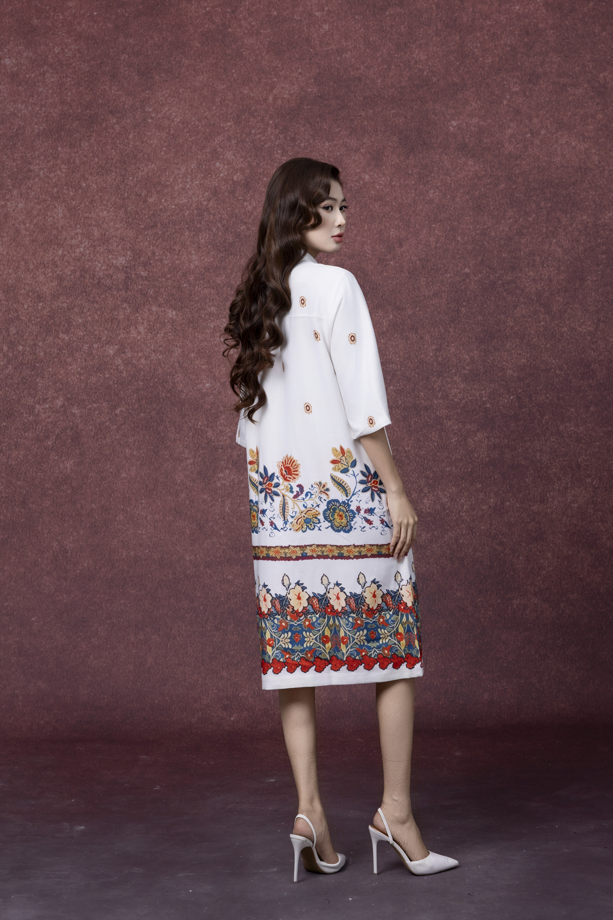 SWANLAKE | Váy Đầm Nữ Midi Tay Lỡ Cổ Sơ Mi Vải Lụa Dày In Hoa Có Túi Công Sở Dạo Phố D13263LW01