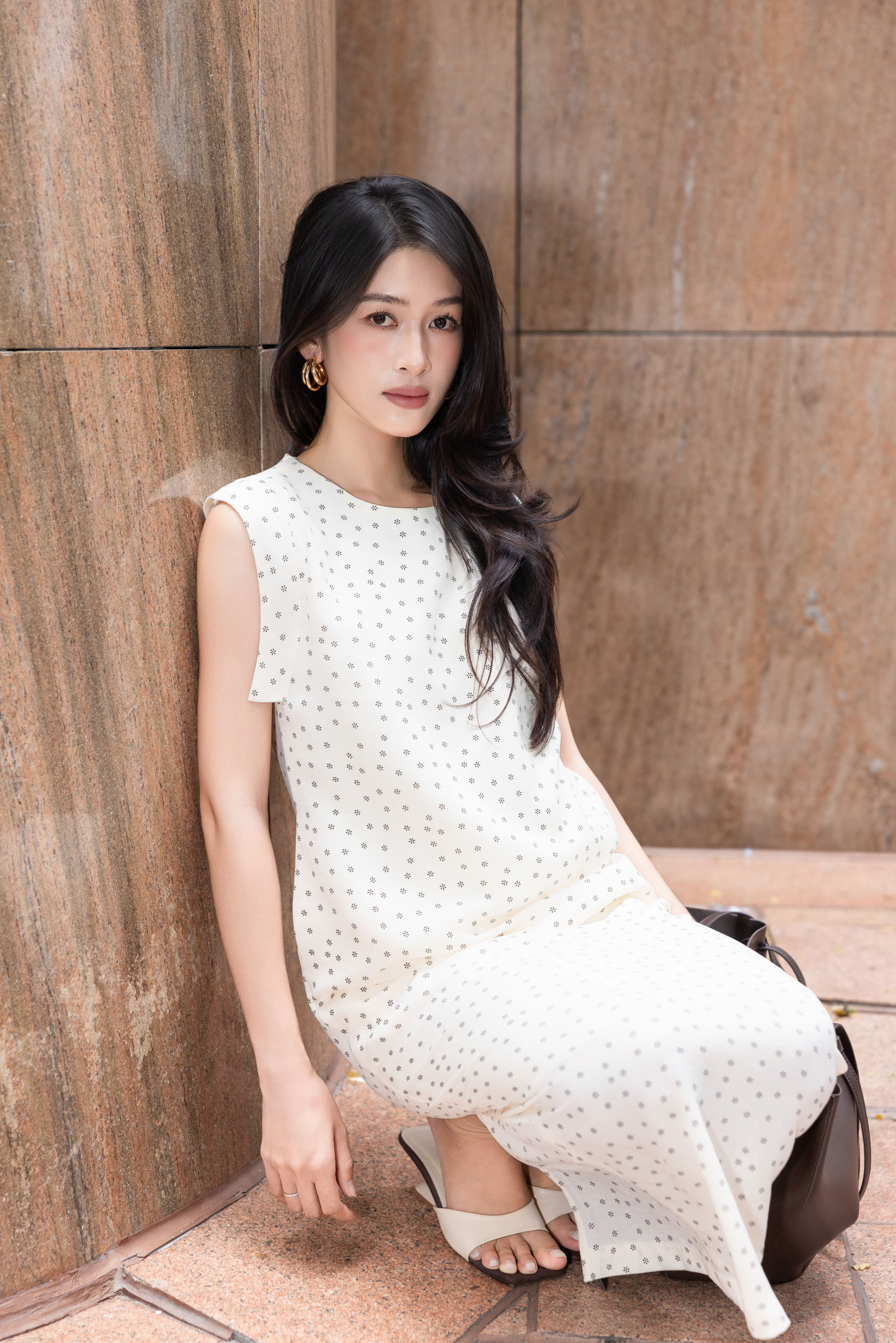 SWANLAKE | Váy Đầm Nữ Dài Dáng Suông Sát Nách Cổ Tròn Vải Đũi Xược Hoa Nhí Xẻ Tà Thanh Lịch D13843LW01