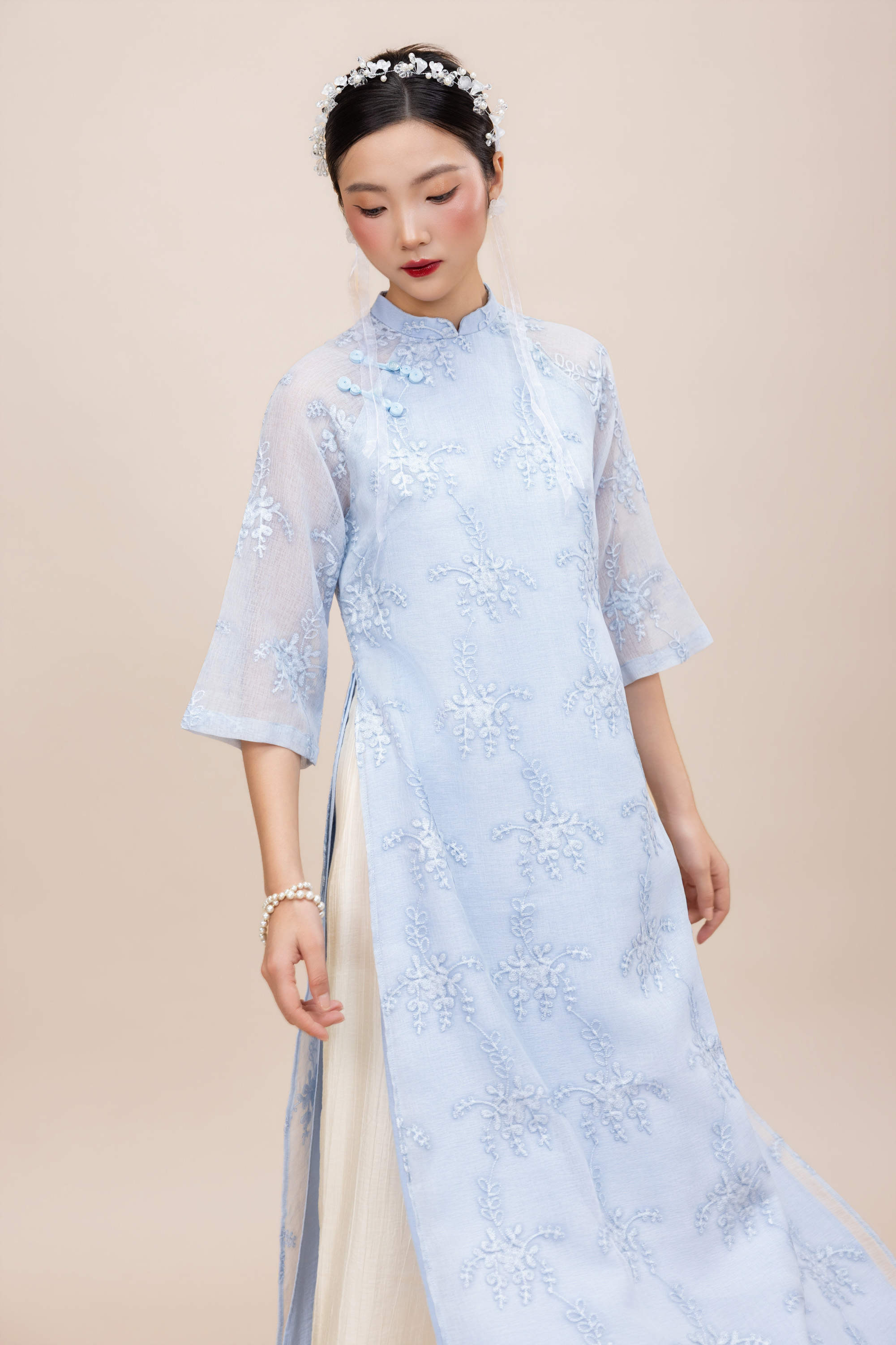 Áo Dài Cách Tân Cổ Trụ Vải Tơ Tre Lót Lụa Hàn L13946LW01