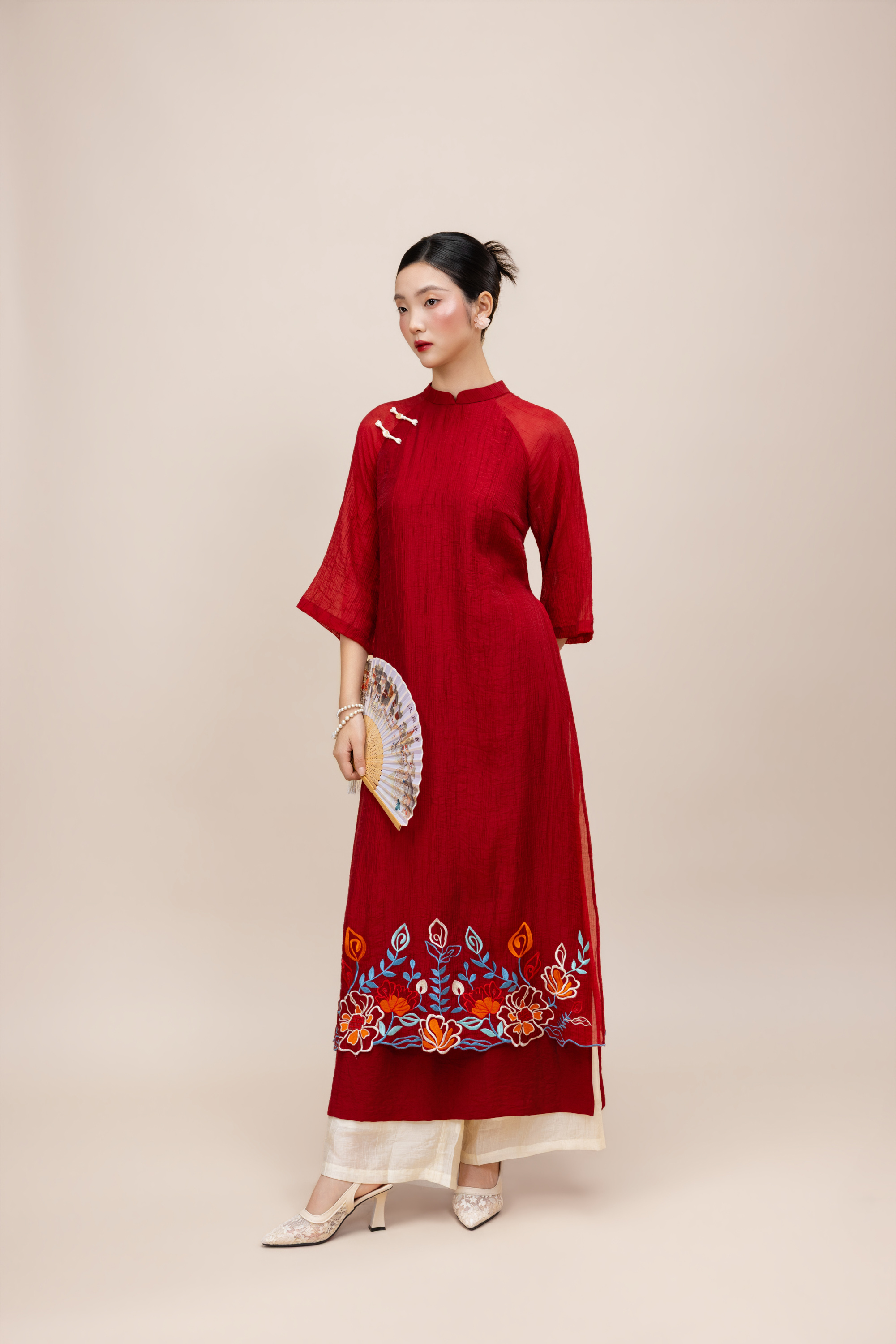 Áo Dài Cách Tân Nữ Suông Vải Xốp Hàn Tà Kép Thêu Hoa L13969LW01