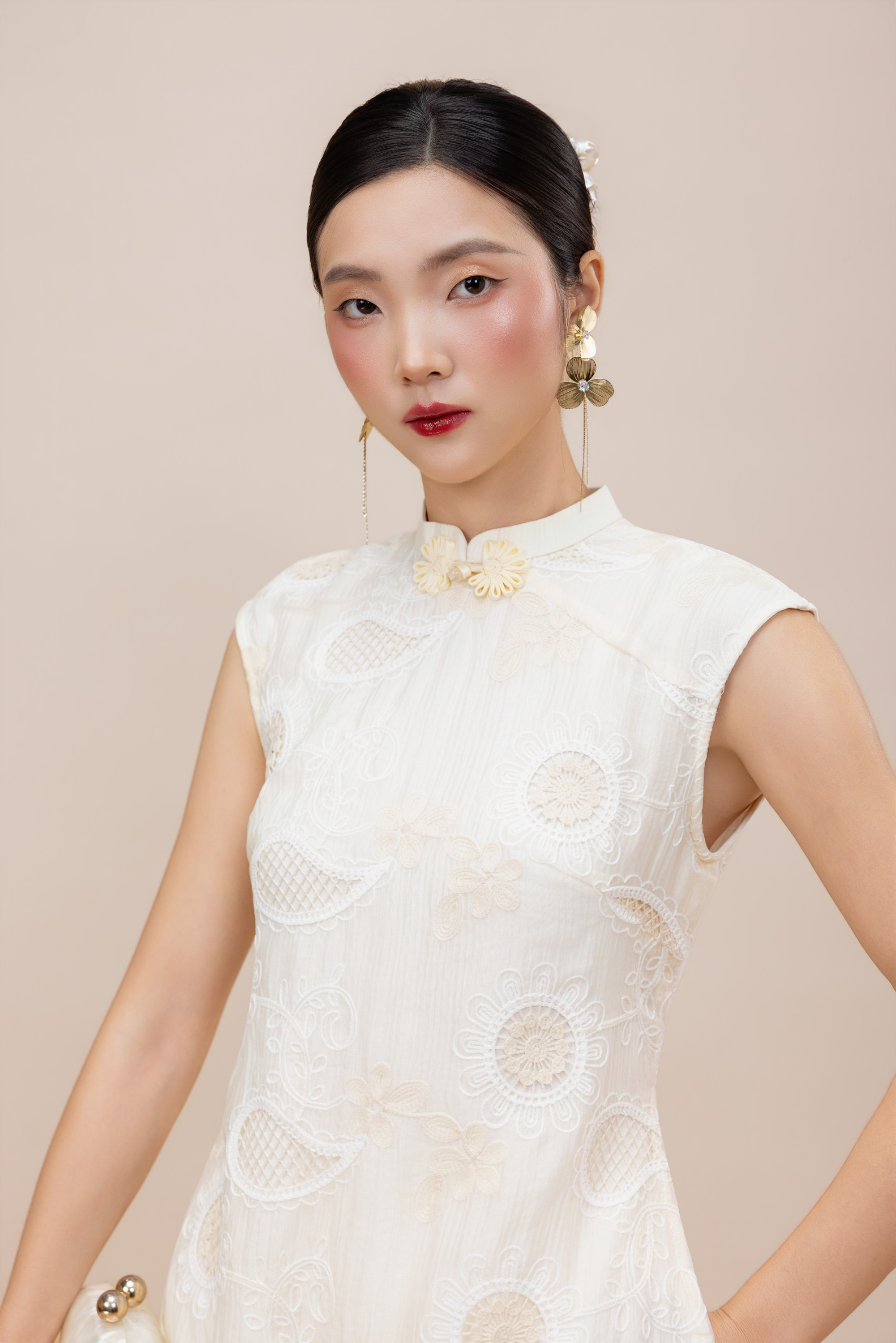 Áo Dài Cách Tân Nữ Cổ Tàu Xốp Hàn Thêu Hoa L13943LW01