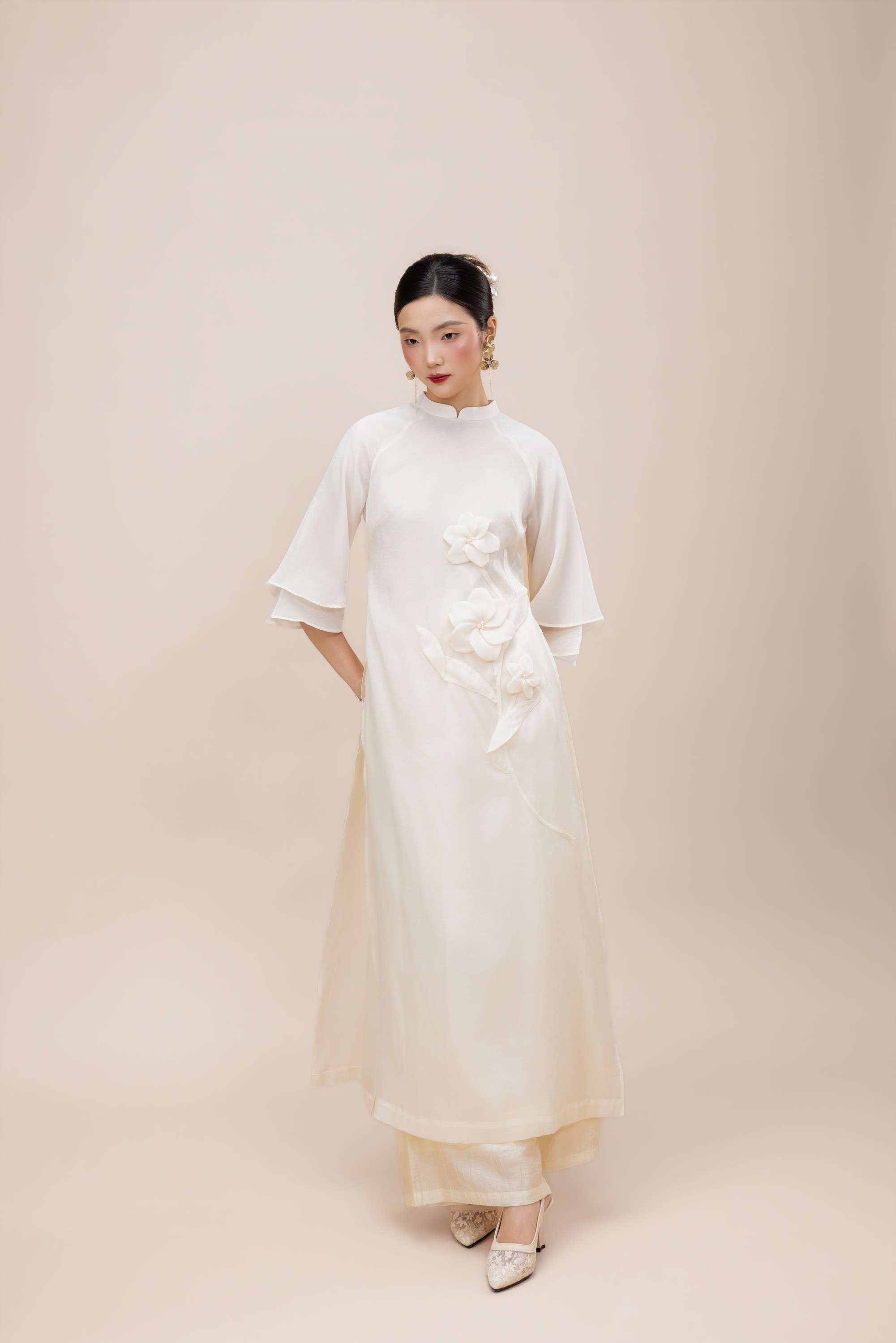 Áo Dài Cách Tân Vải Tơ Ánh Kim Đính Hoa 3D L13982LW01