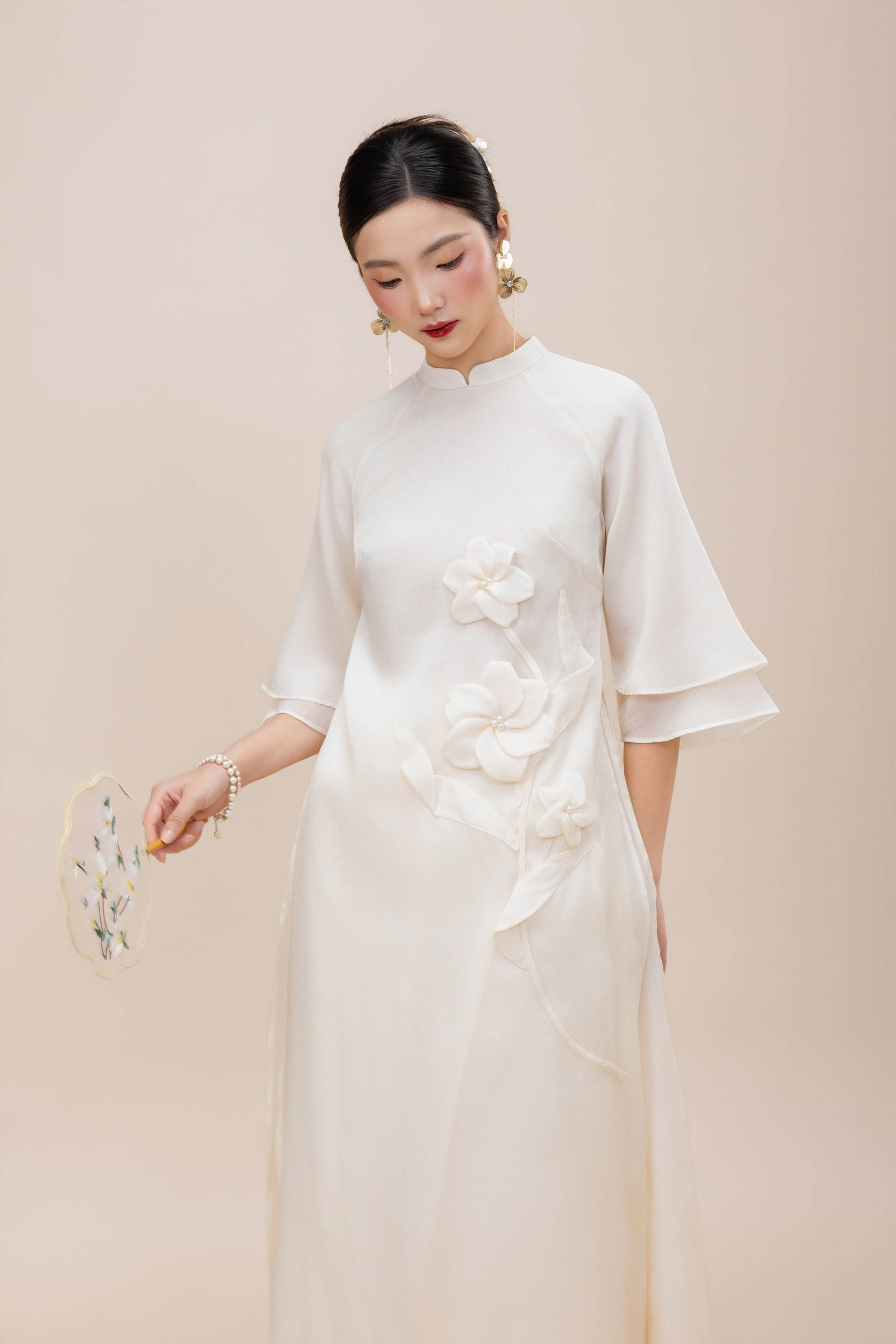 Áo Dài Cách Tân Vải Tơ Ánh Kim Đính Hoa 3D L13982LW01