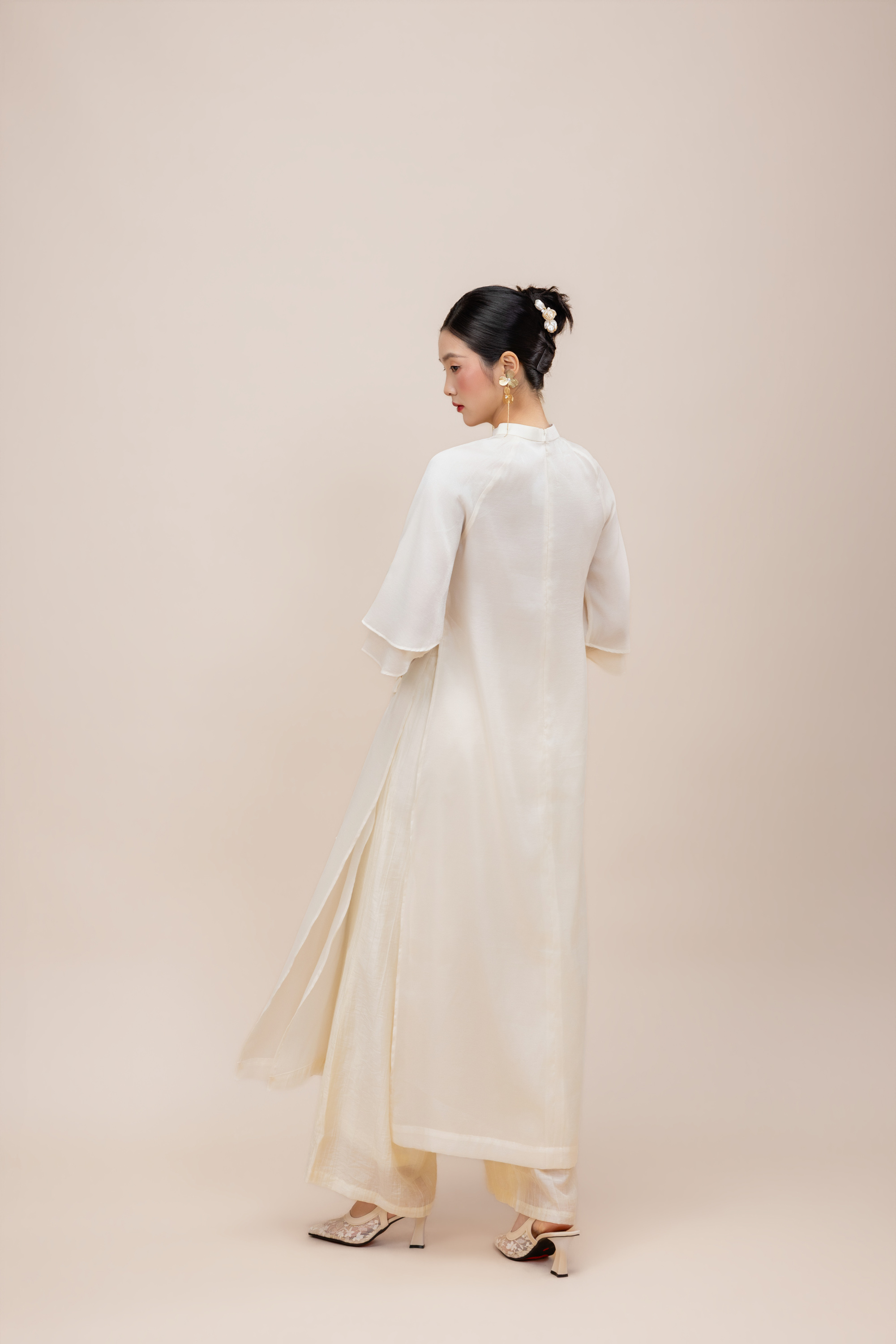 Áo Dài Cách Tân Vải Tơ Ánh Kim Đính Hoa 3D L13982LW01