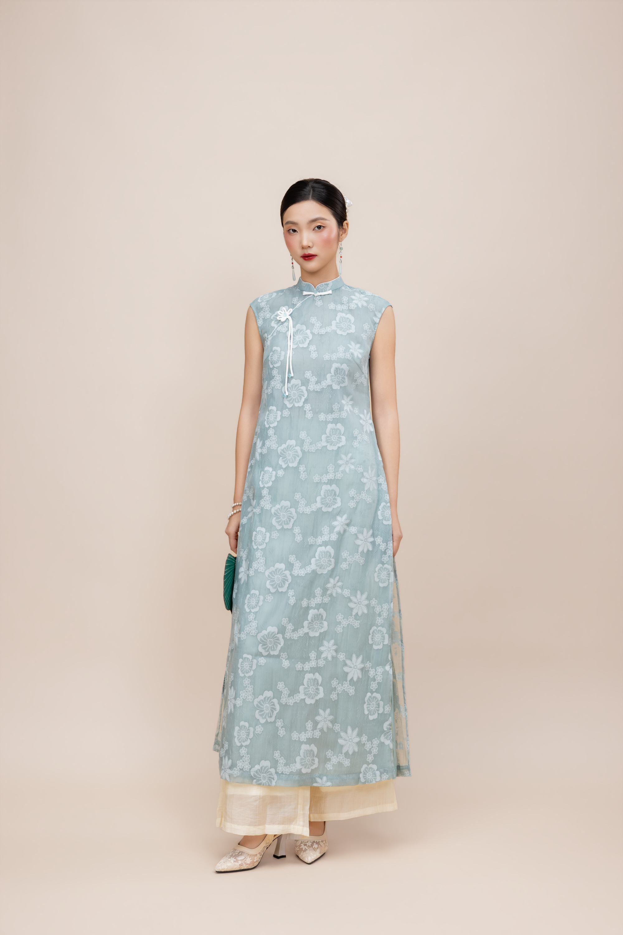Áo Dài Cách Tân Chất Tơ Thêu Hoa L14127LW01