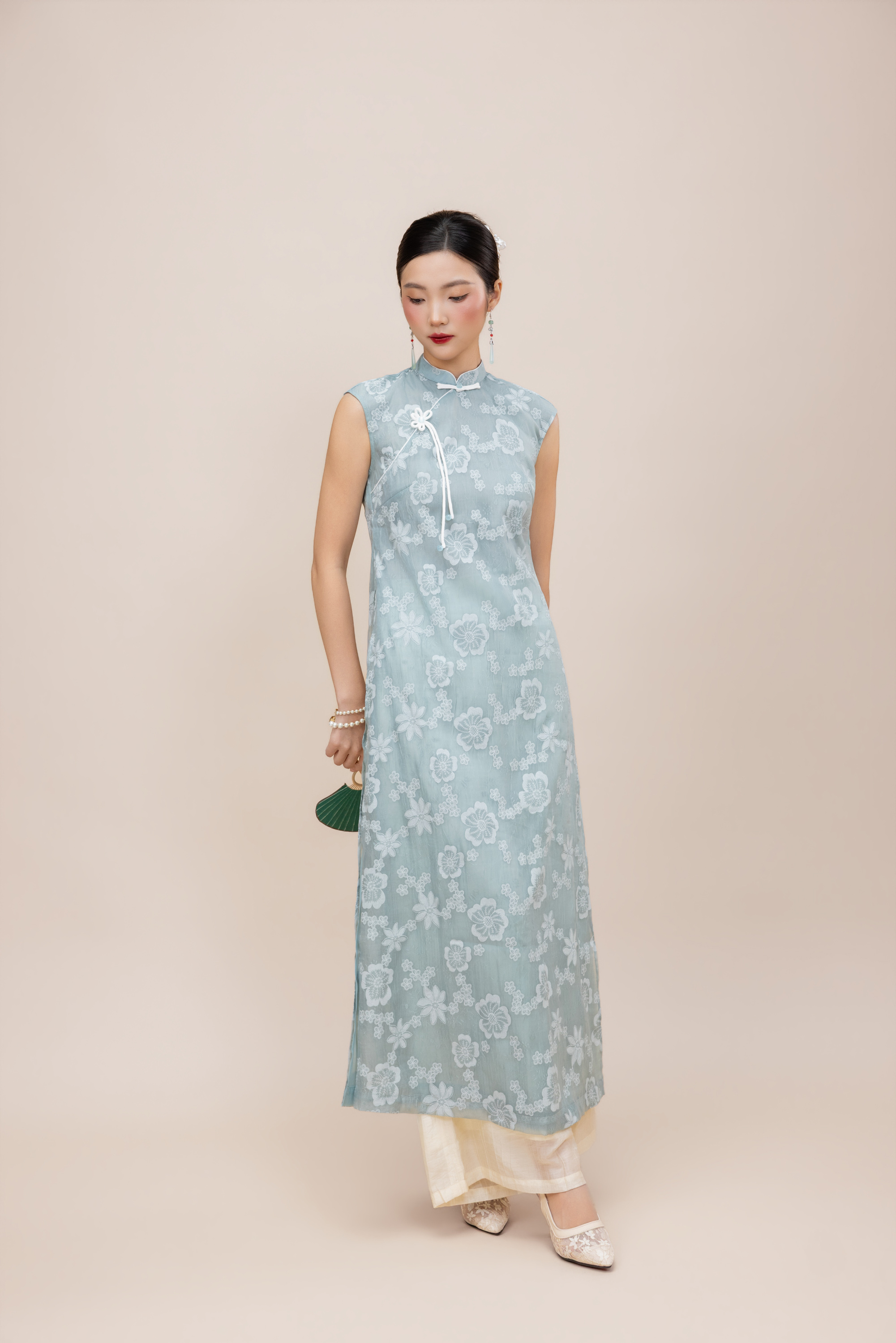 Áo Dài Cách Tân Chất Tơ Thêu Hoa L14127LW01