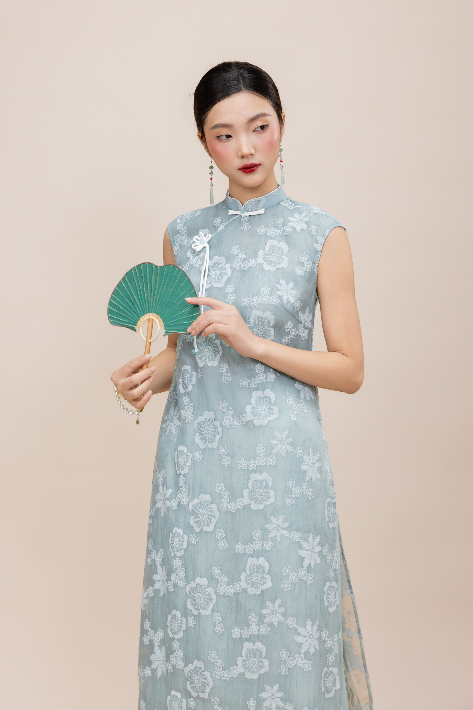 Áo Dài Cách Tân Chất Tơ Thêu Hoa L14127LW01