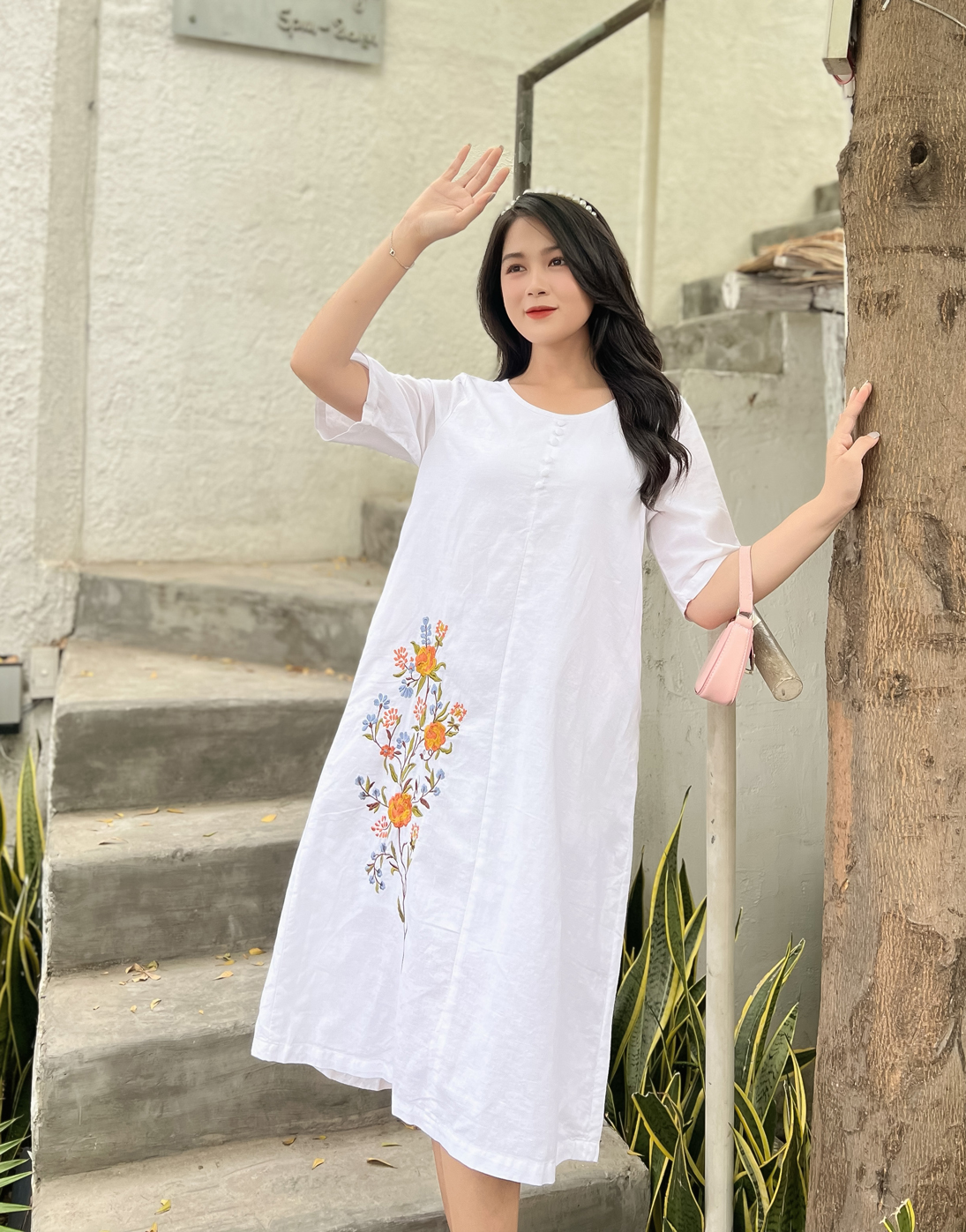 Đầm suông Linen Hàn 2 lớp thêu hoa LAHSTORE Váy suông dáng dài sát nách cổ  V - DSLTH05 (Trắng) - Đầm, váy nữ | ThờiTrangNữ.vn