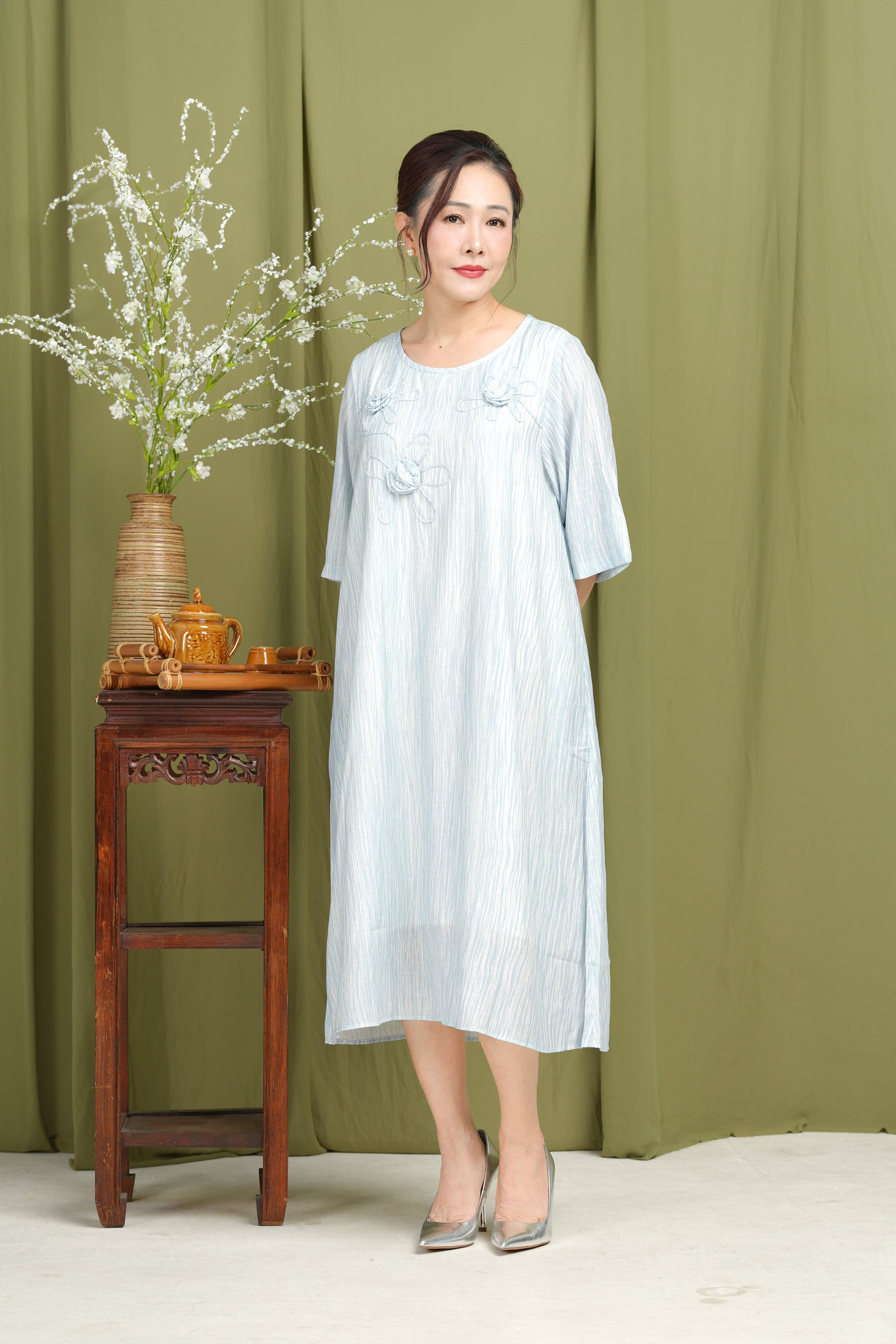M-Collection - Đầm Suông Đính Bông 3D Vải Tơ Nhún - D10858LW10