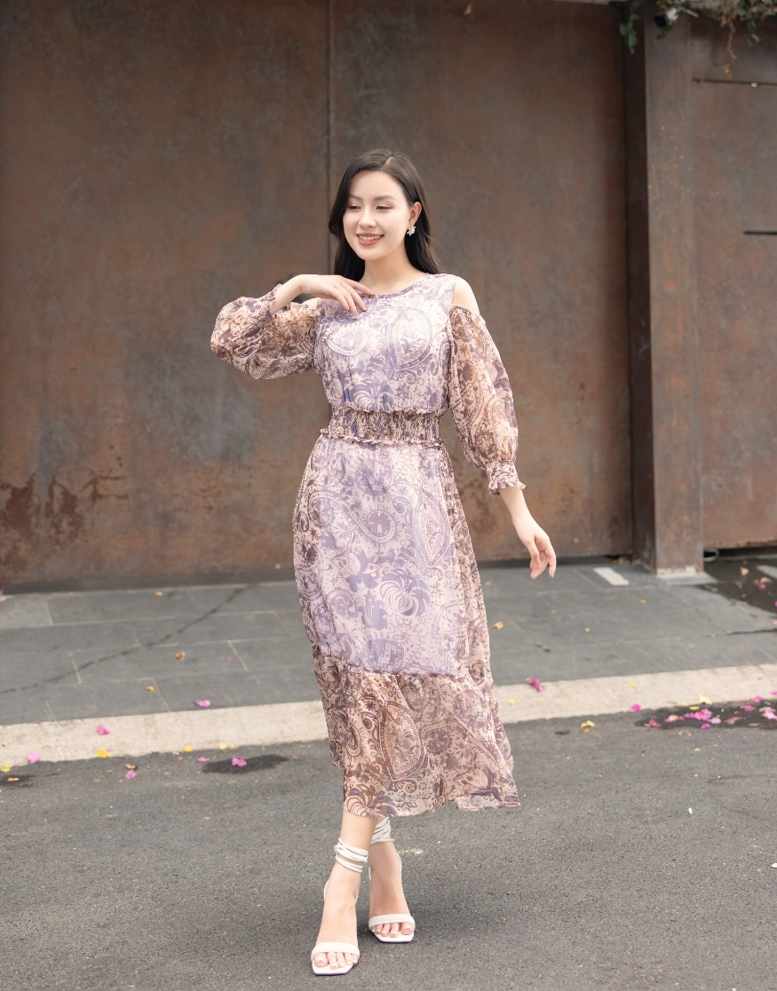 Đầm Maxi Nhún Eo Khoét Vai Vải Voal Swanlake - D10876LW02