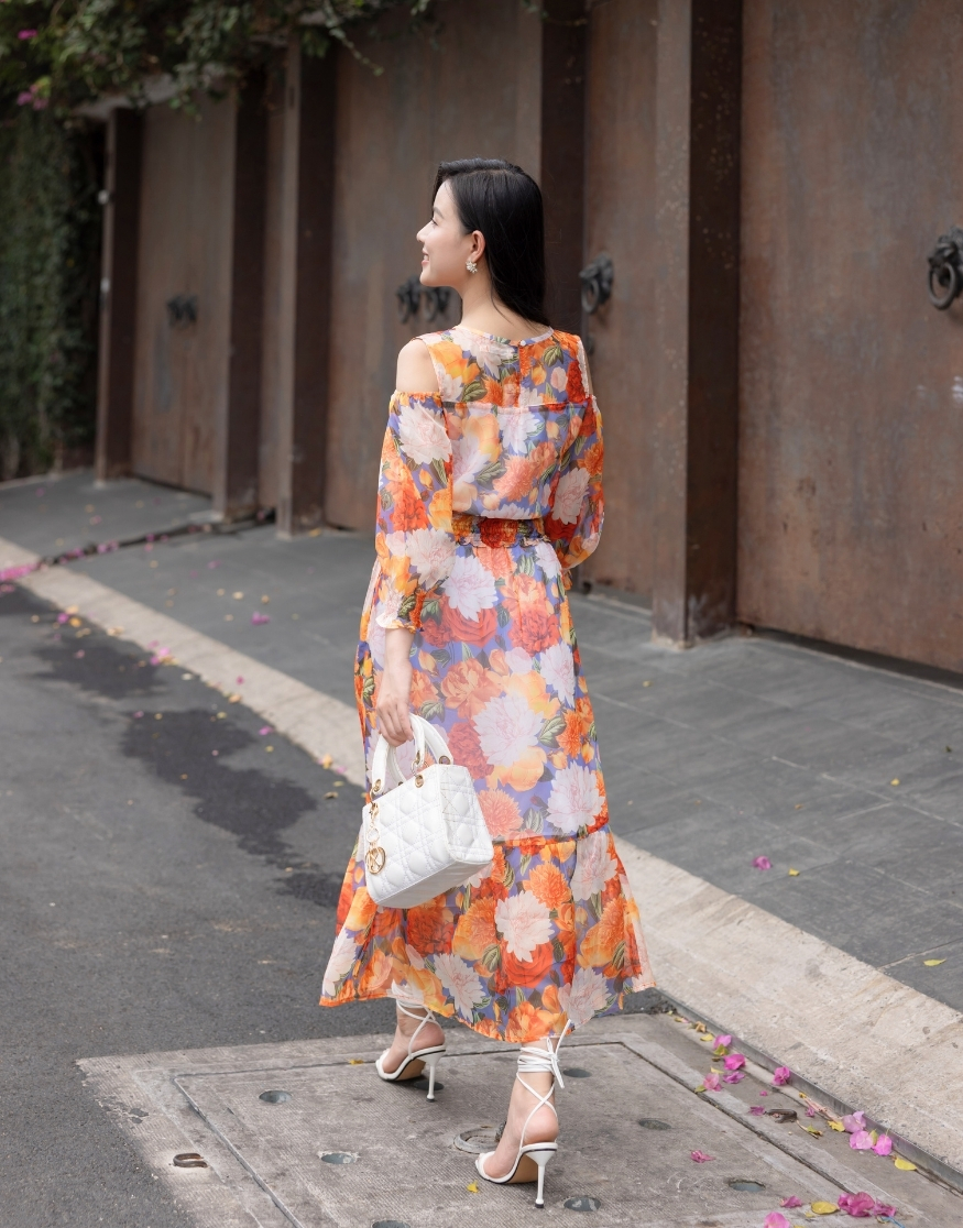 Đầm Maxi Nhún Eo Khoét Vai Vải Voal Swanlake - D10876LW02