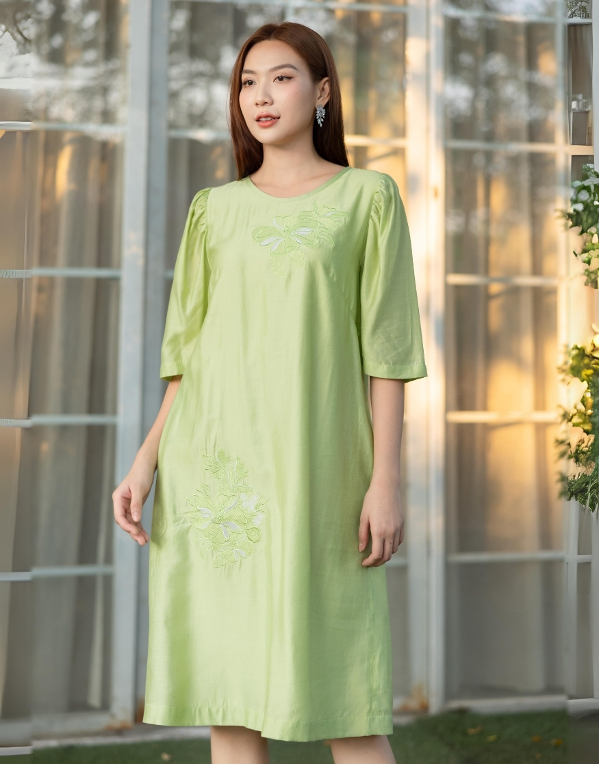 Đầm Suông Vải Tơ Cotton Thêu Swanlake - D11310LW01