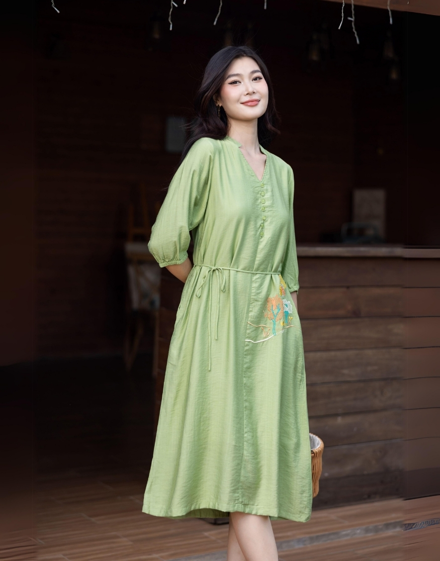 Đầm Cổ Tim Chất Liệu Lụa Hàn Swanlake Màu Da - D11435LW02