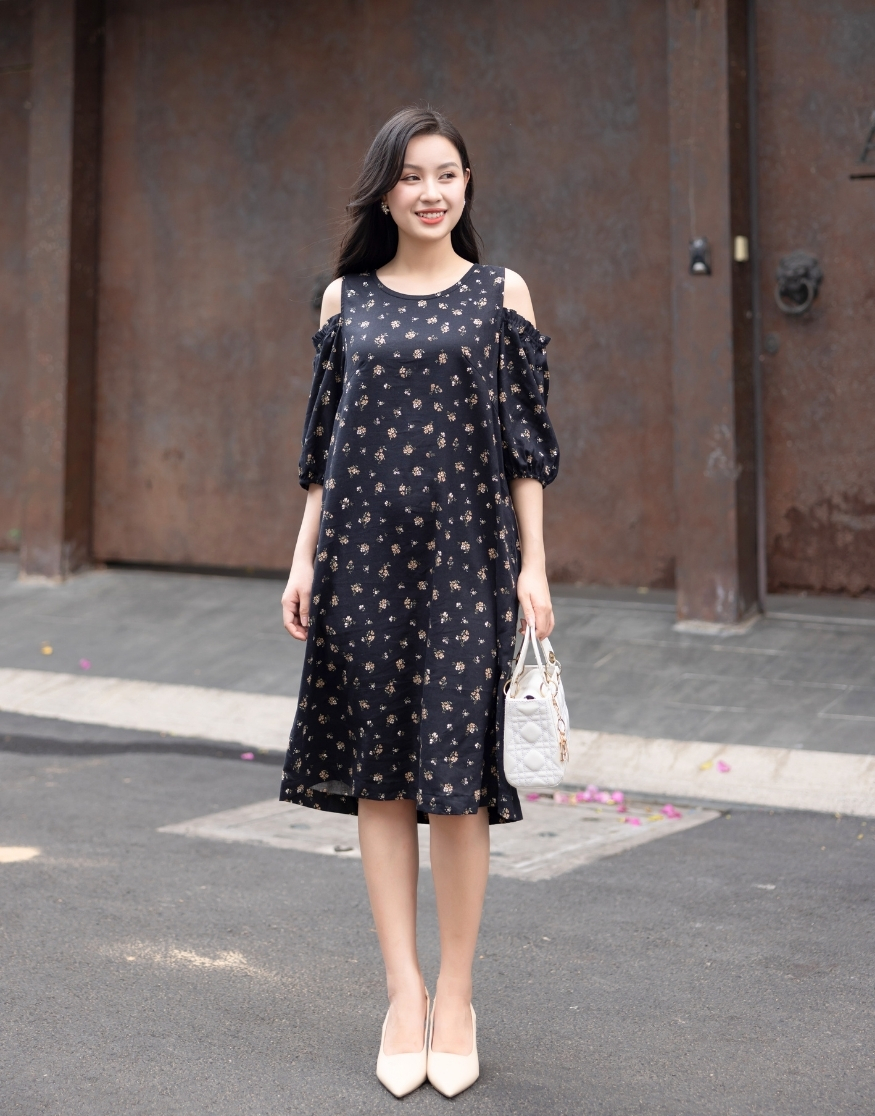 Đầm Khoét Vai Vải Linen Swanlake - D11500LW01