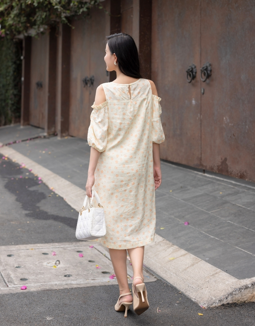 Đầm Khoét Vai Vải Linen Swanlake - D11500LW01