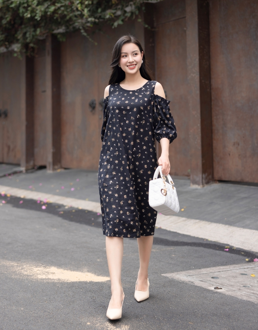 Đầm Khoét Vai Vải Linen Swanlake - D11500LW01