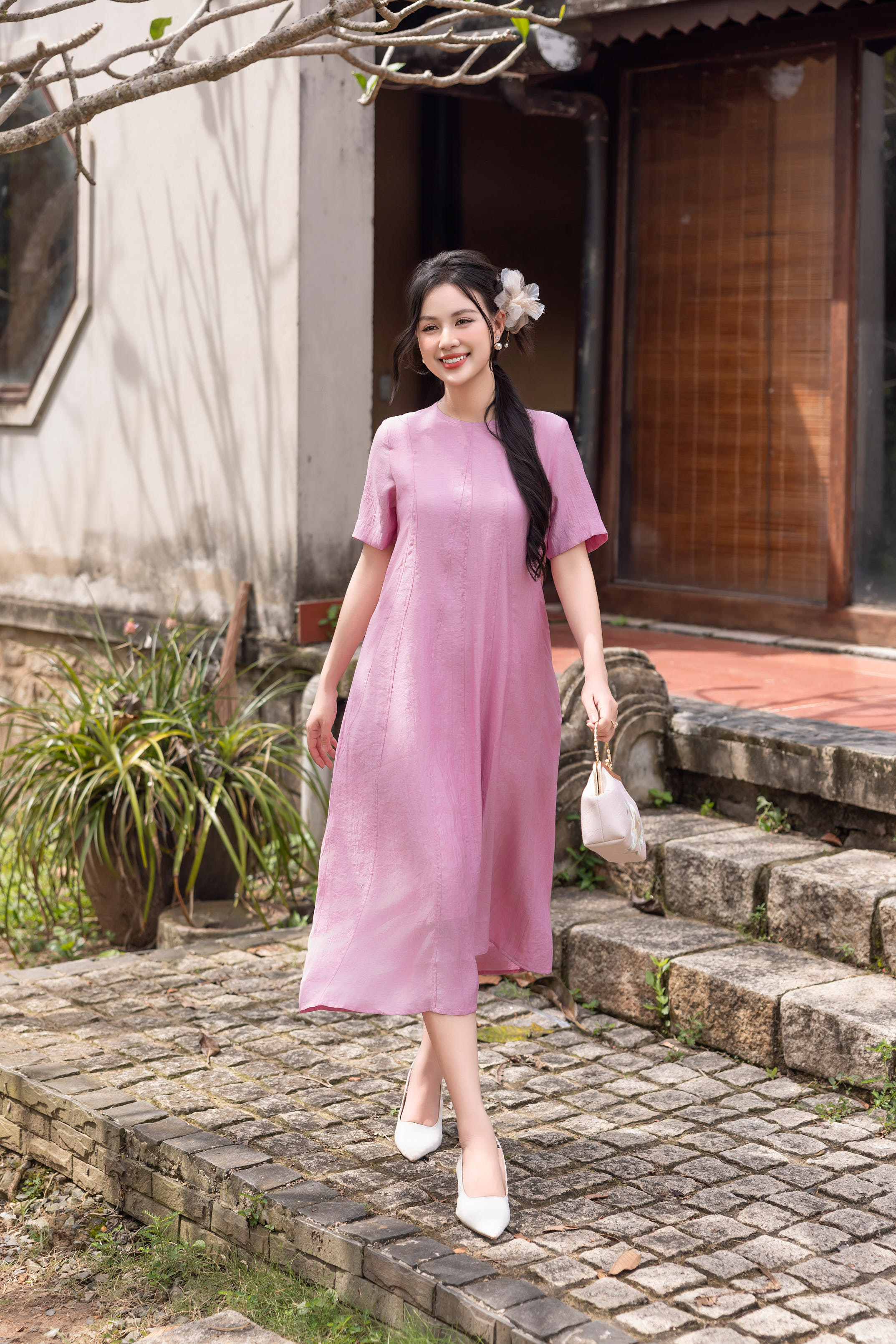 Đầm Chất Liệu Tơ Mỹ May Tám Mảnh Swanlake - D11530LW01