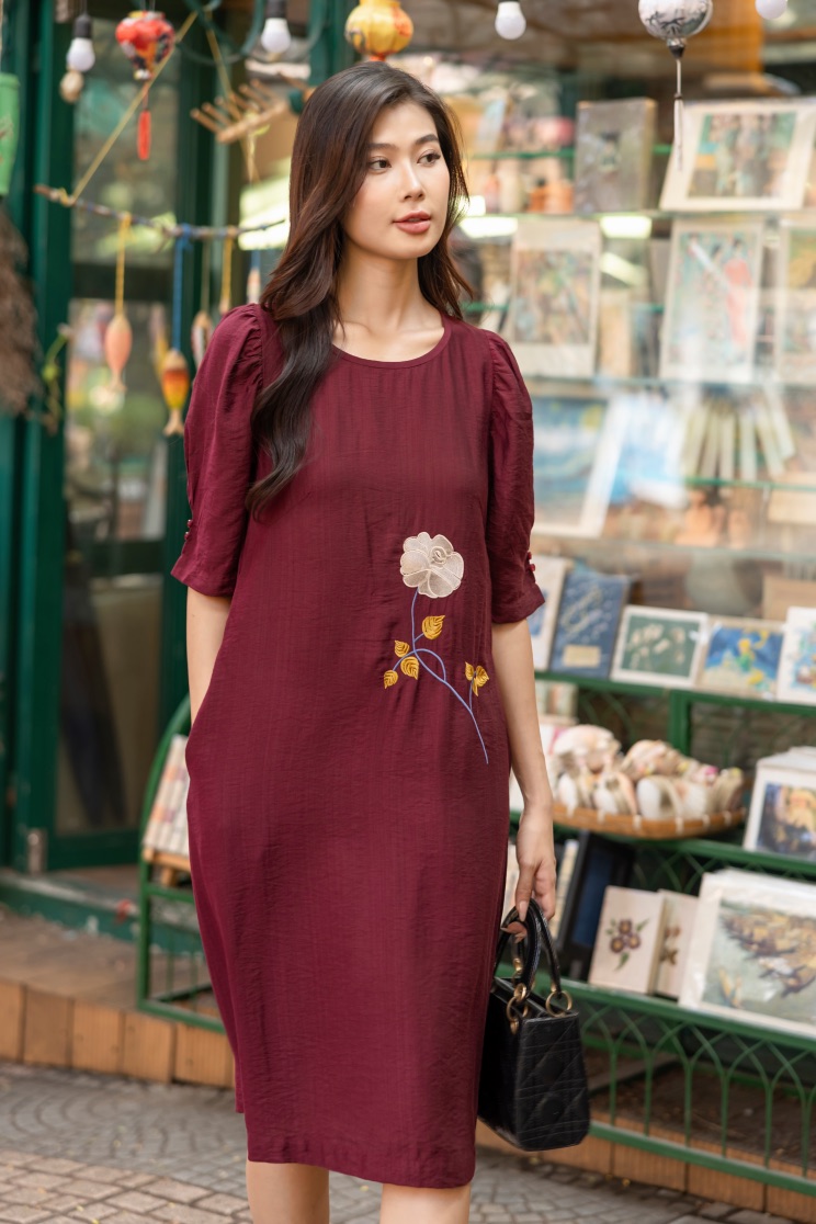 Đầm Lụa Hàn Thêu Hoa Swanlake - D11706LW01
