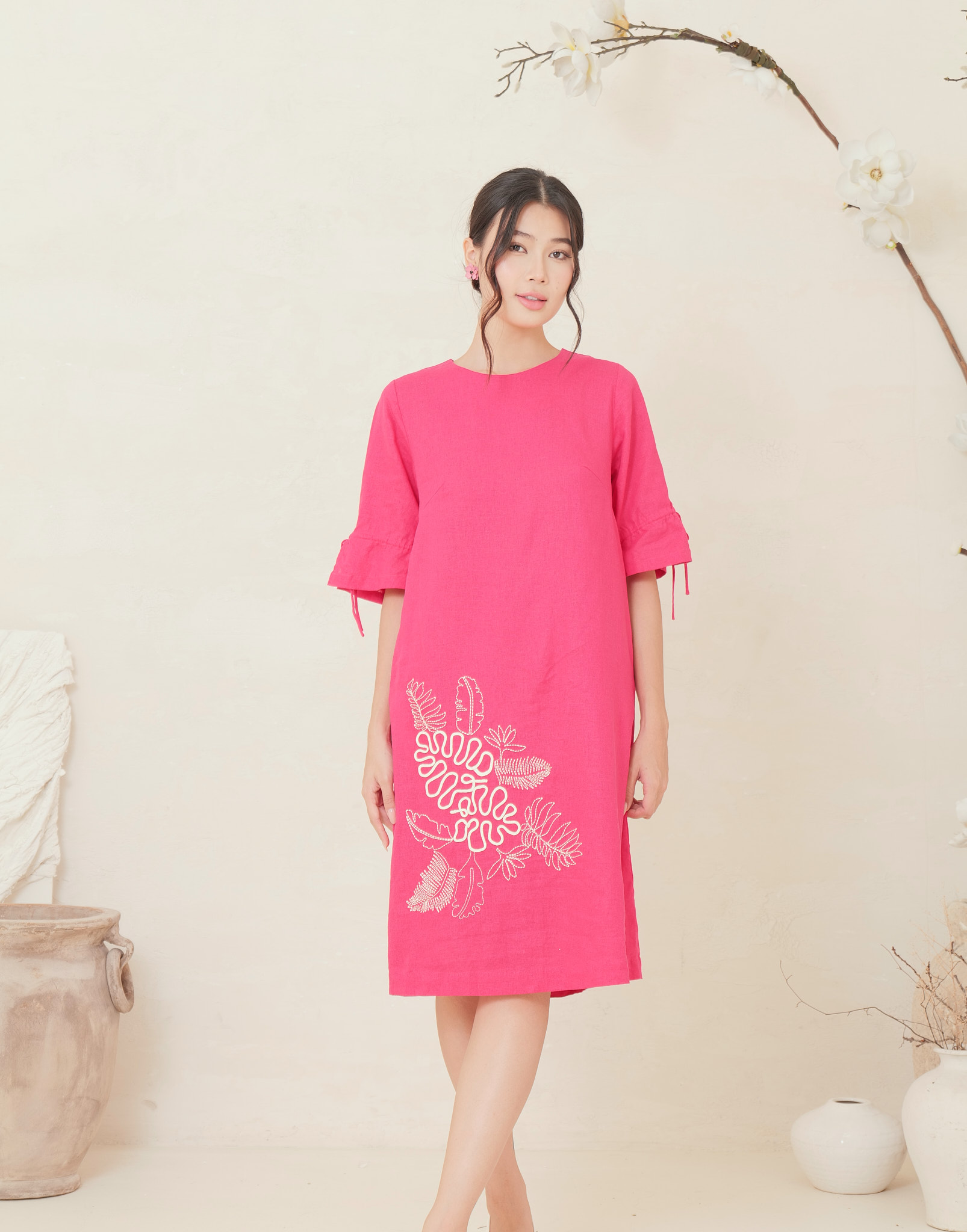 Đầm Suông Thêu Hoa Lá Thông Chạy Nét Chất Liệu Linen Swanlake - D11987LW01