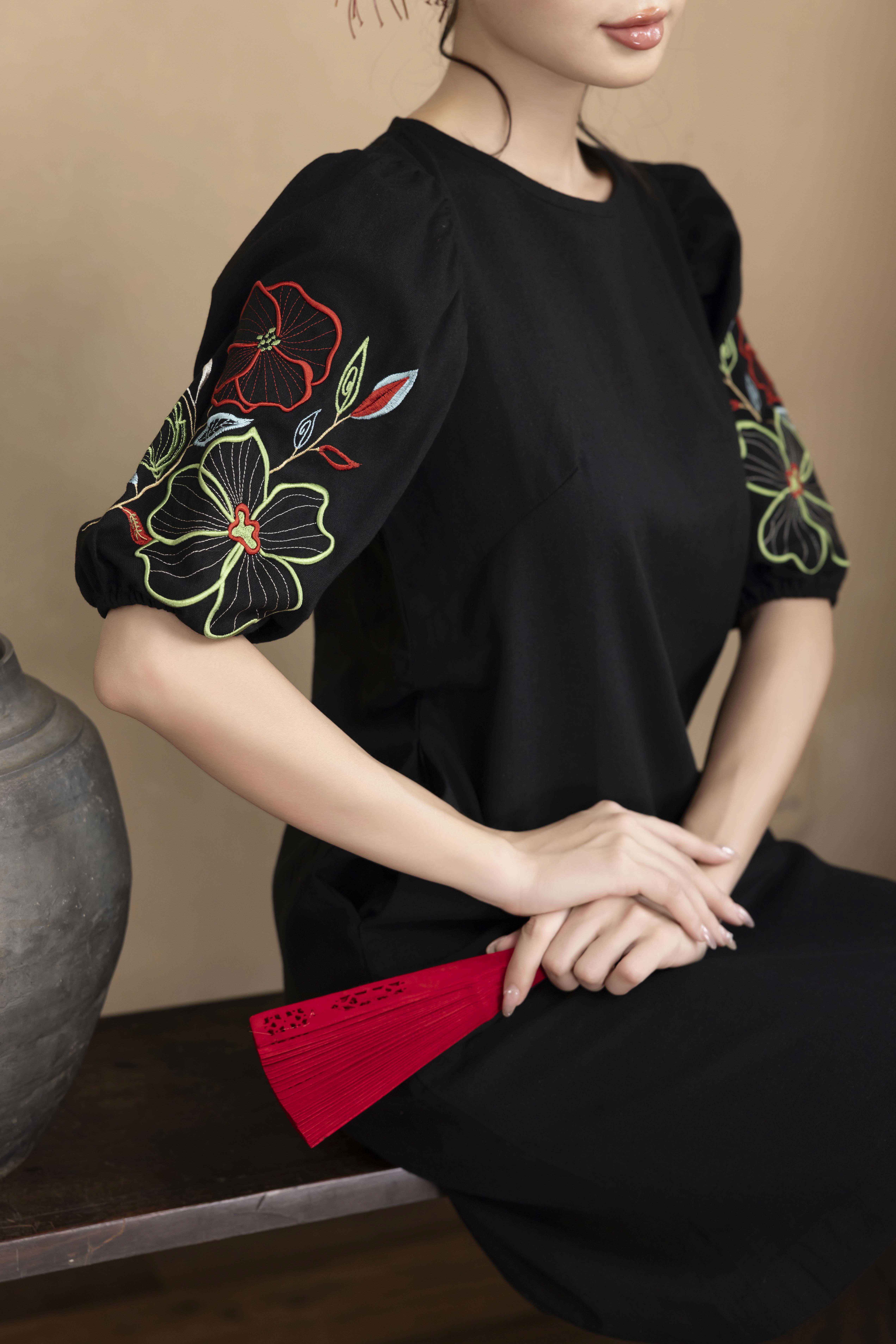 Đầm Thêu Hai Bên Cánh Tay Chất Liệu Linen Swanake - D12013LW01