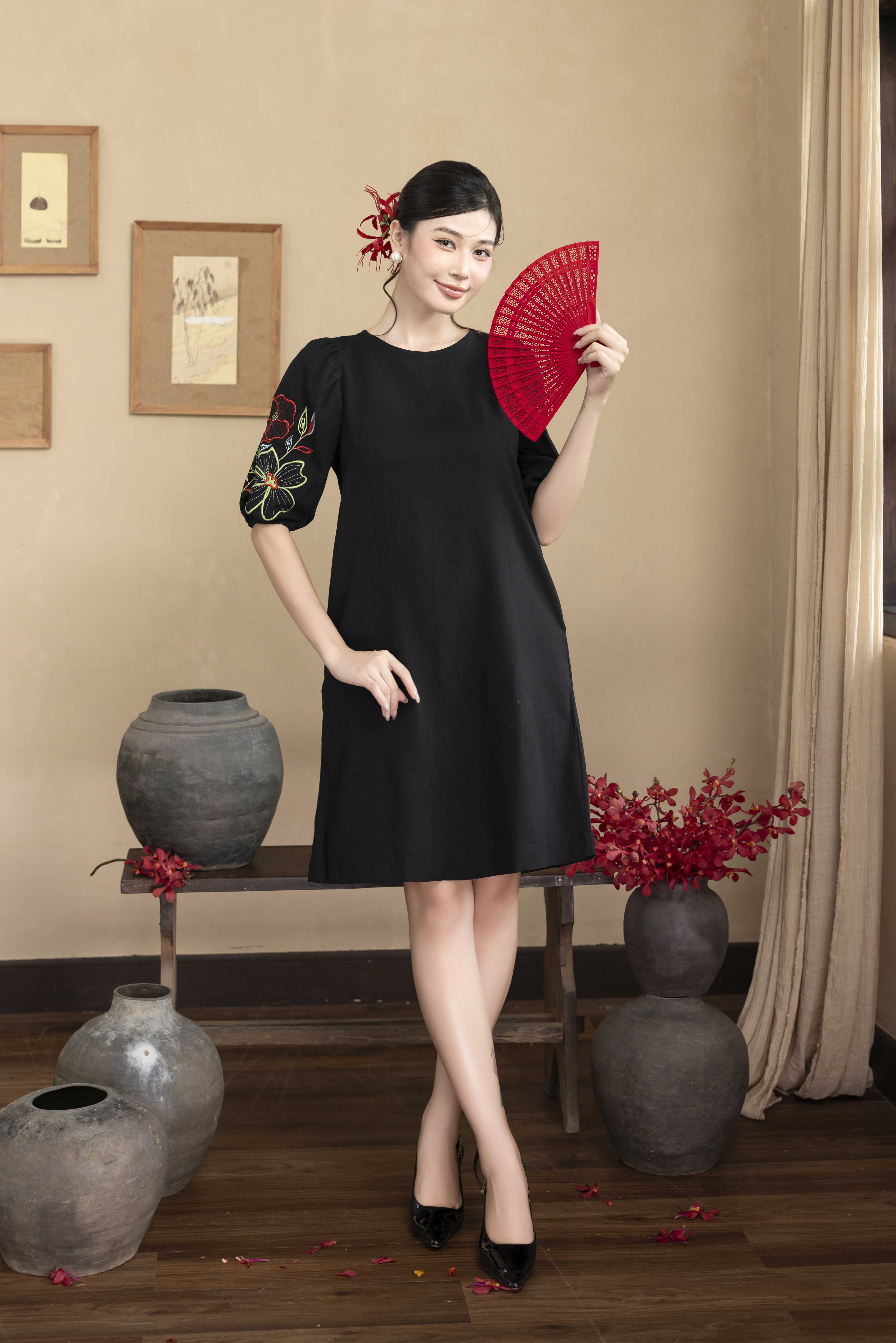 Đầm Thêu Hai Bên Cánh Tay Chất Liệu Linen Swanake - D12013LW01