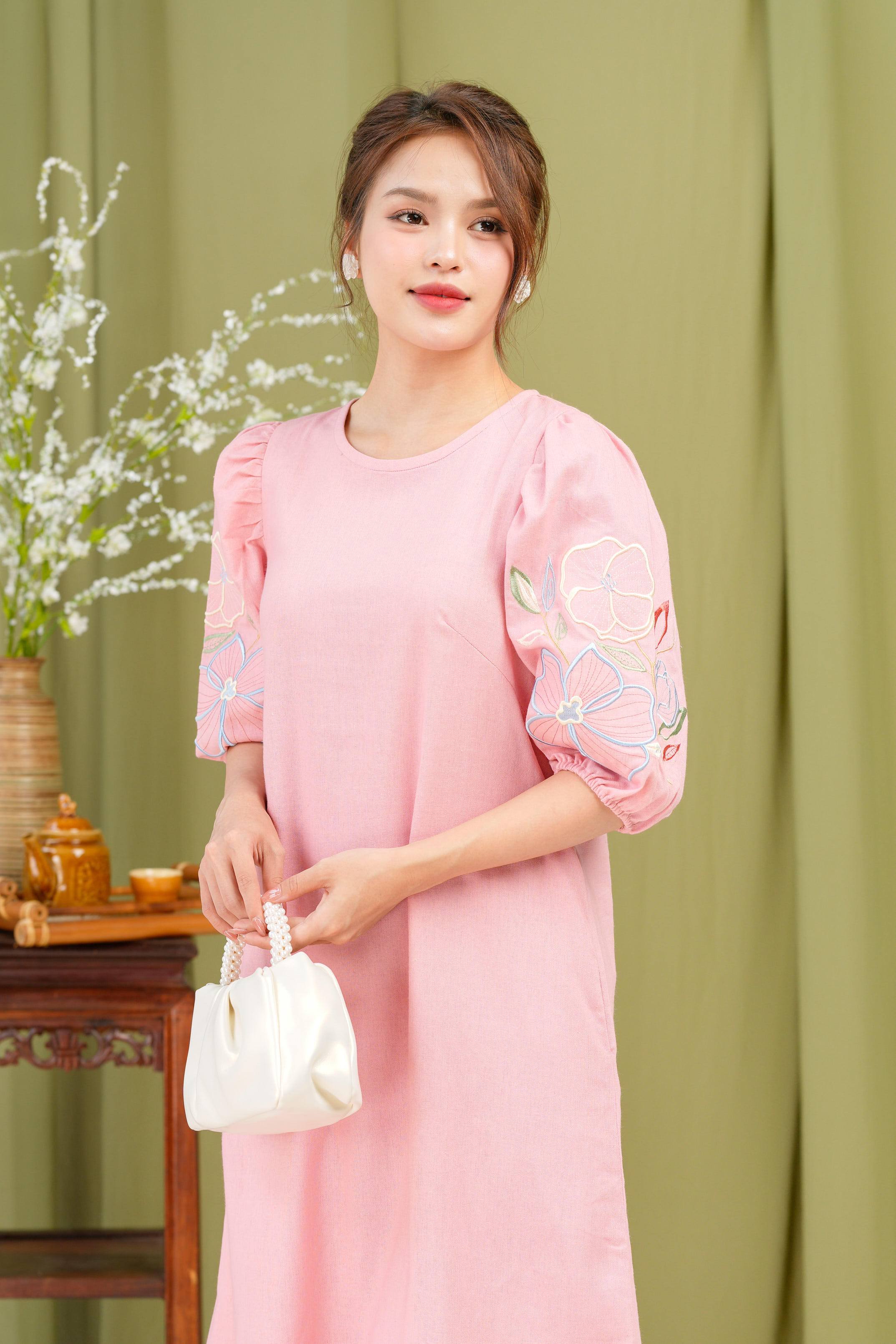 Đầm Thêu Hai Bên Cánh Tay Chất Liệu Linen Swanake - D12013LW01