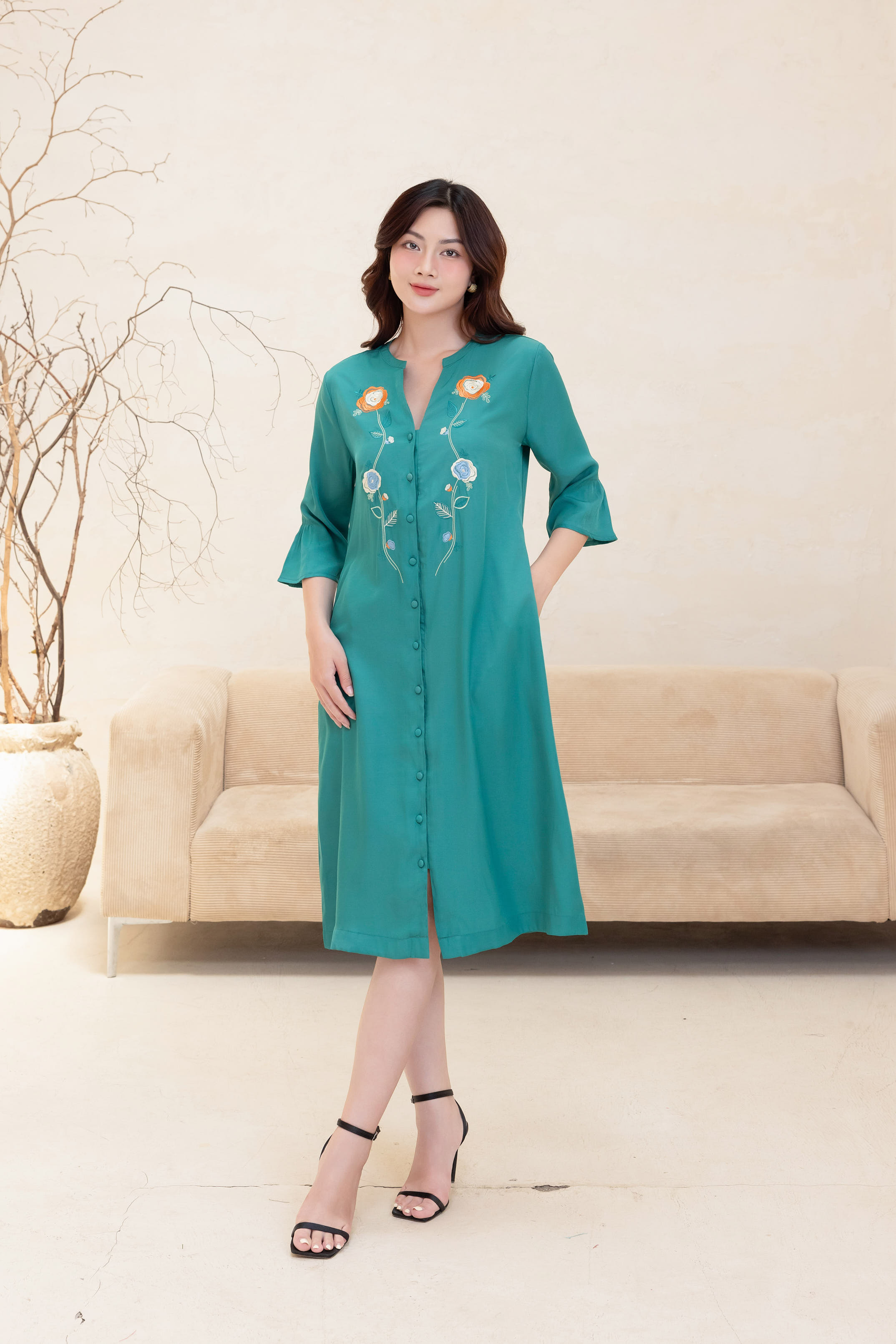M-Collection - Đầm Suông Thêu Chất Liệu Vải Taffta - D12044LW01