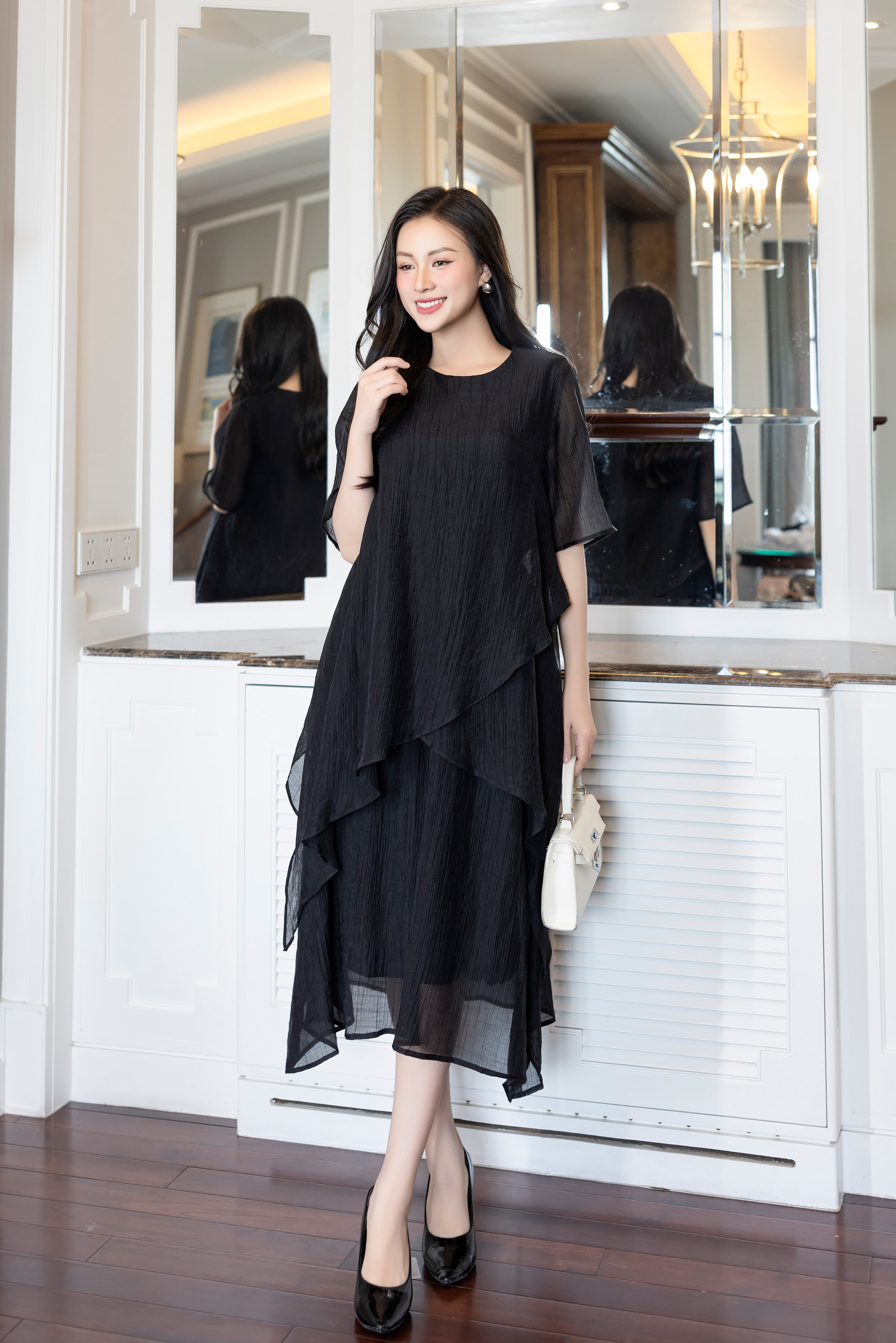 Đầm Suông Trơn Vắt Chéo Hai Lớp Chất Tơ Xốp Lót Lụa Hàn Đen Swanlake - D12062LW01