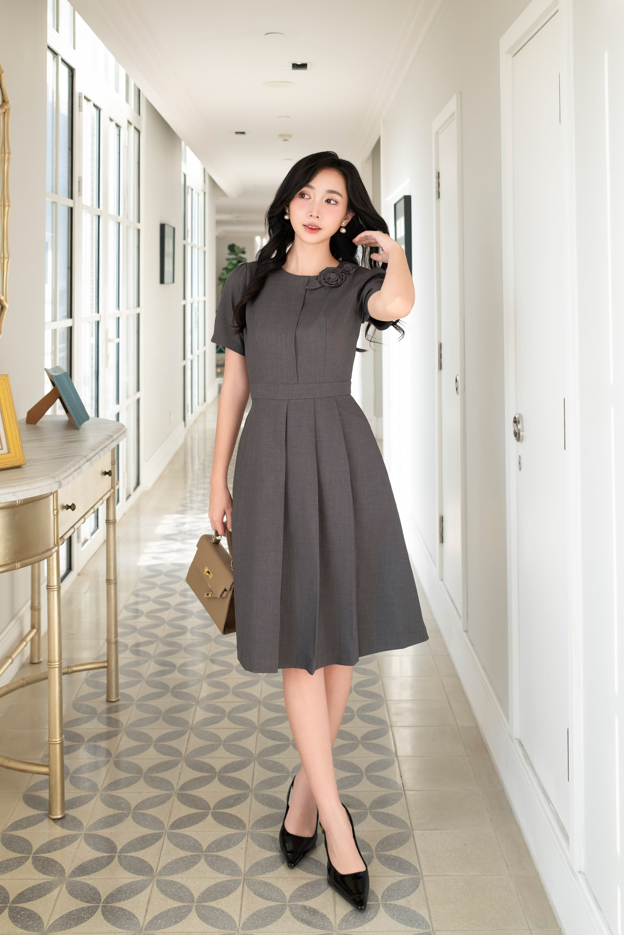 Đầm Sếp Ly Đính Hoa Chất Liệu Bố Gân Hàn Swanlake - D12083LW01