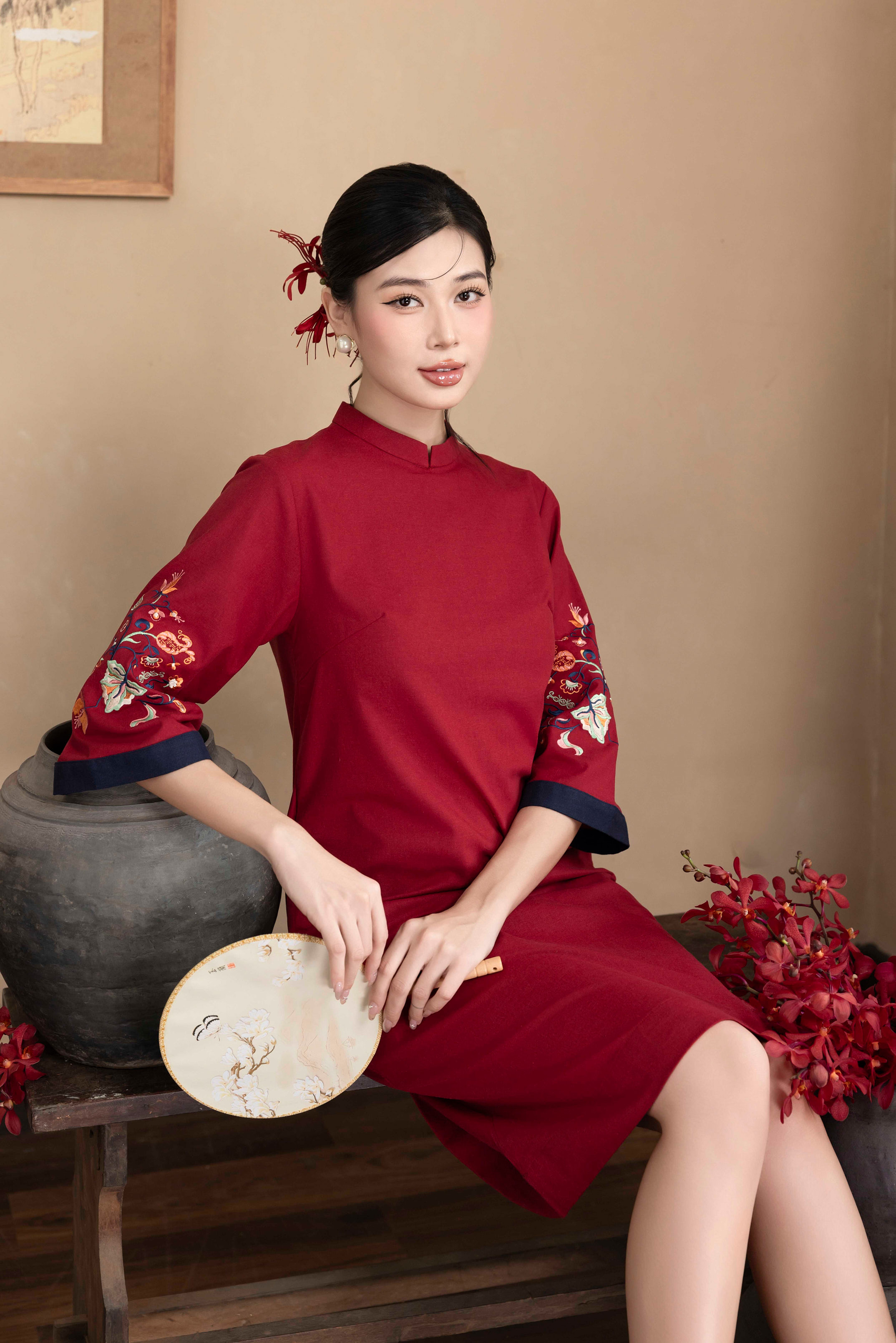 SWANLAKE | Váy Đầm Phom A Cổ Trụ Tay Lỡ Vải Linen Thêu Hai Cánh Tay Đi Tết Đi Chơi - D12158LW01