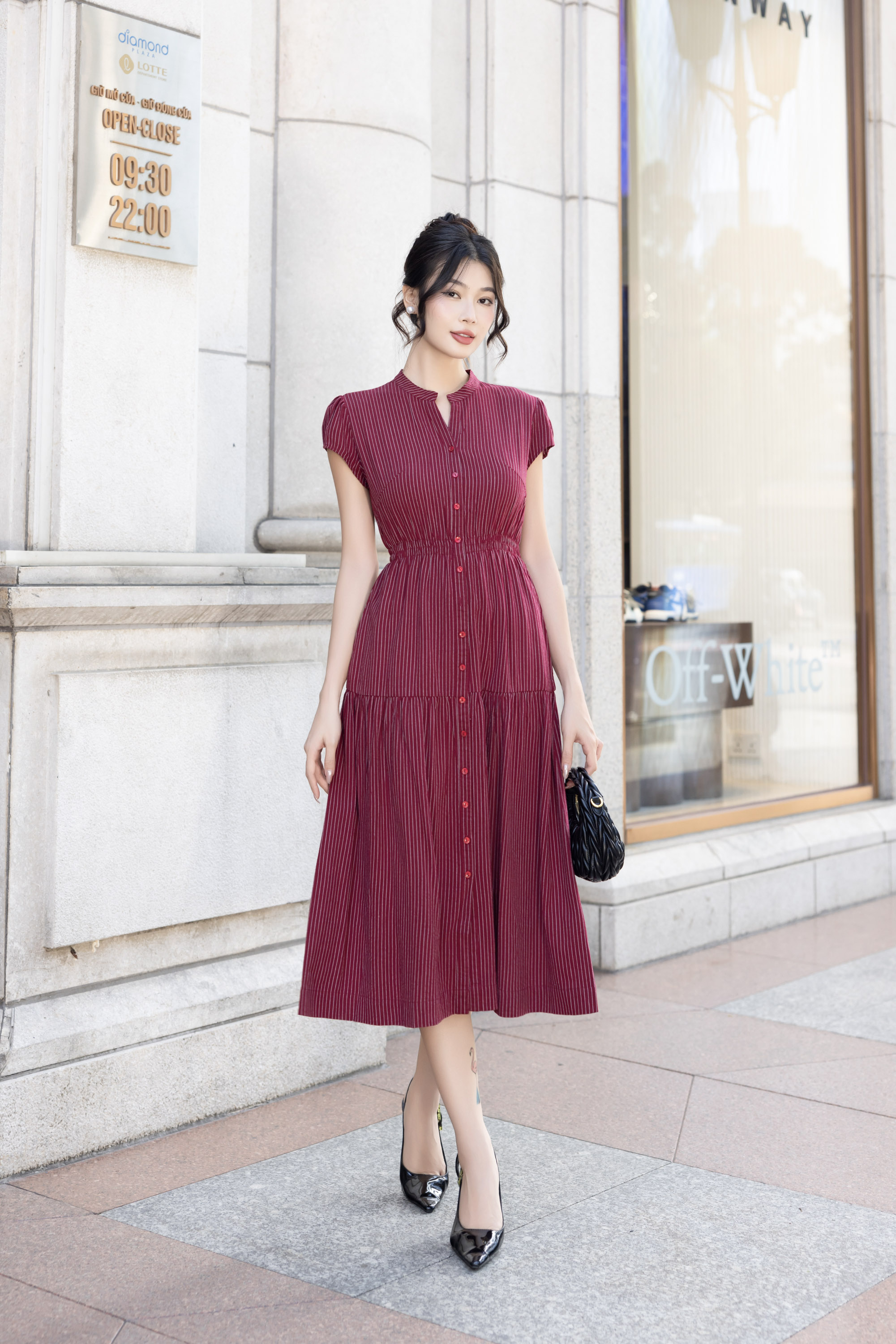 Đầm Phom A Dáng Dài Cổ Trụ Tay Ngắn Nhún Eo Chất Liệu Cotton sọc Swanlake - D12215LW01