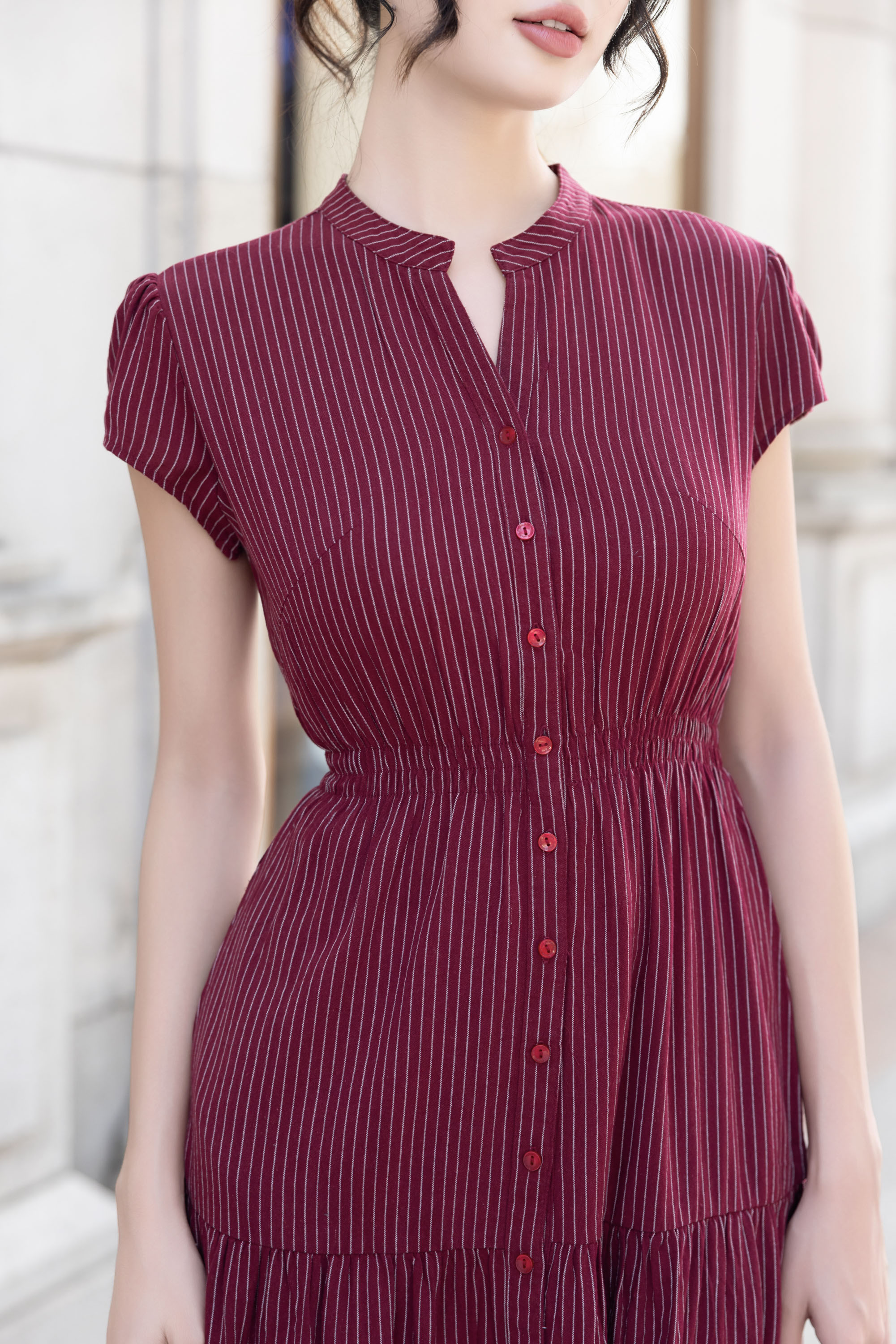 Đầm Phom A Dáng Dài Cổ Trụ Tay Ngắn Nhún Eo Chất Liệu Cotton sọc Swanlake - D12215LW01