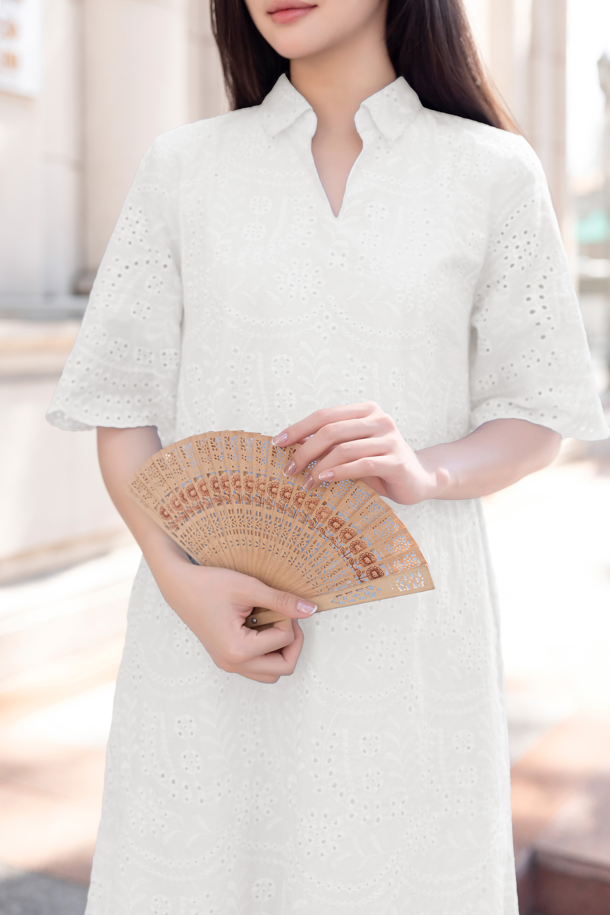 Đầm Sơ Mi Phom Suông Tay Ngắn Chất Liệu Cotton thêu Swanlake - D12320LW01